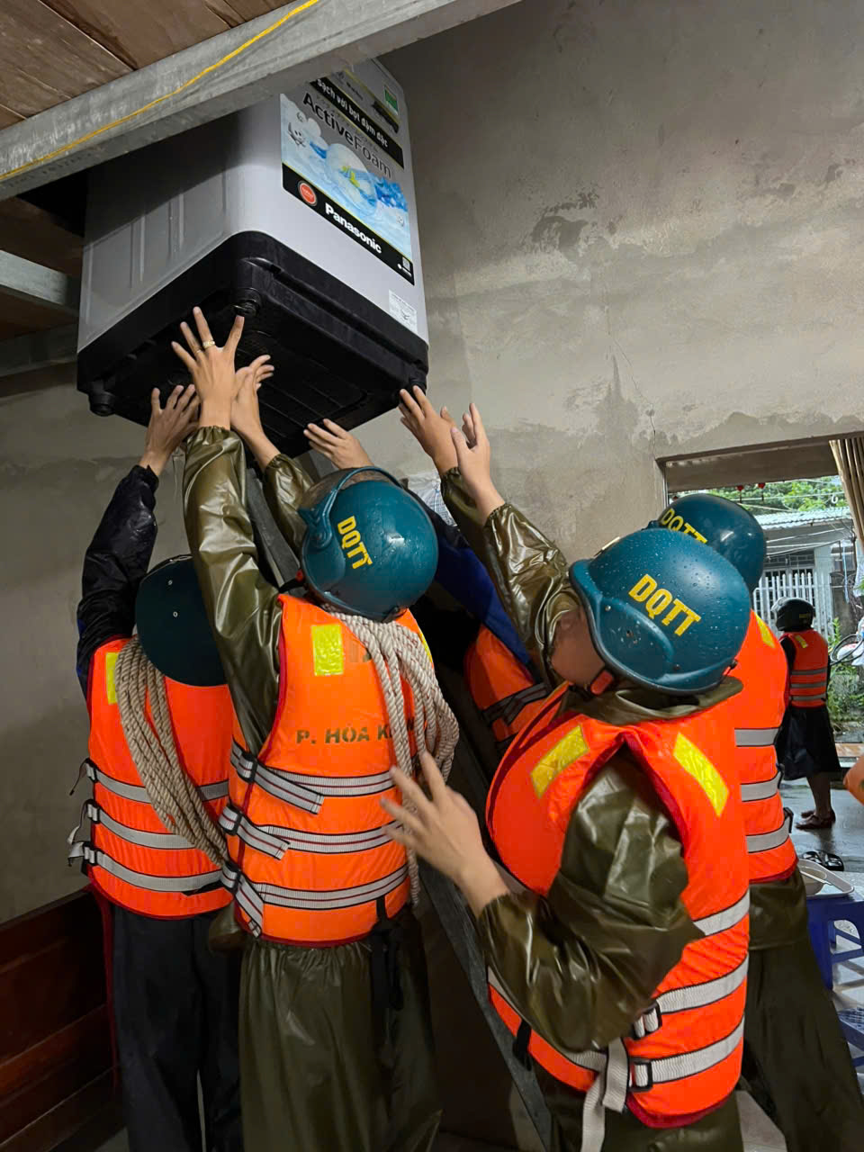 Nguy cơ sạt lở tại nghĩa trang Hòa Sơn Đà Nẵng sau mưa lớn kéo dài - Ảnh 8.
