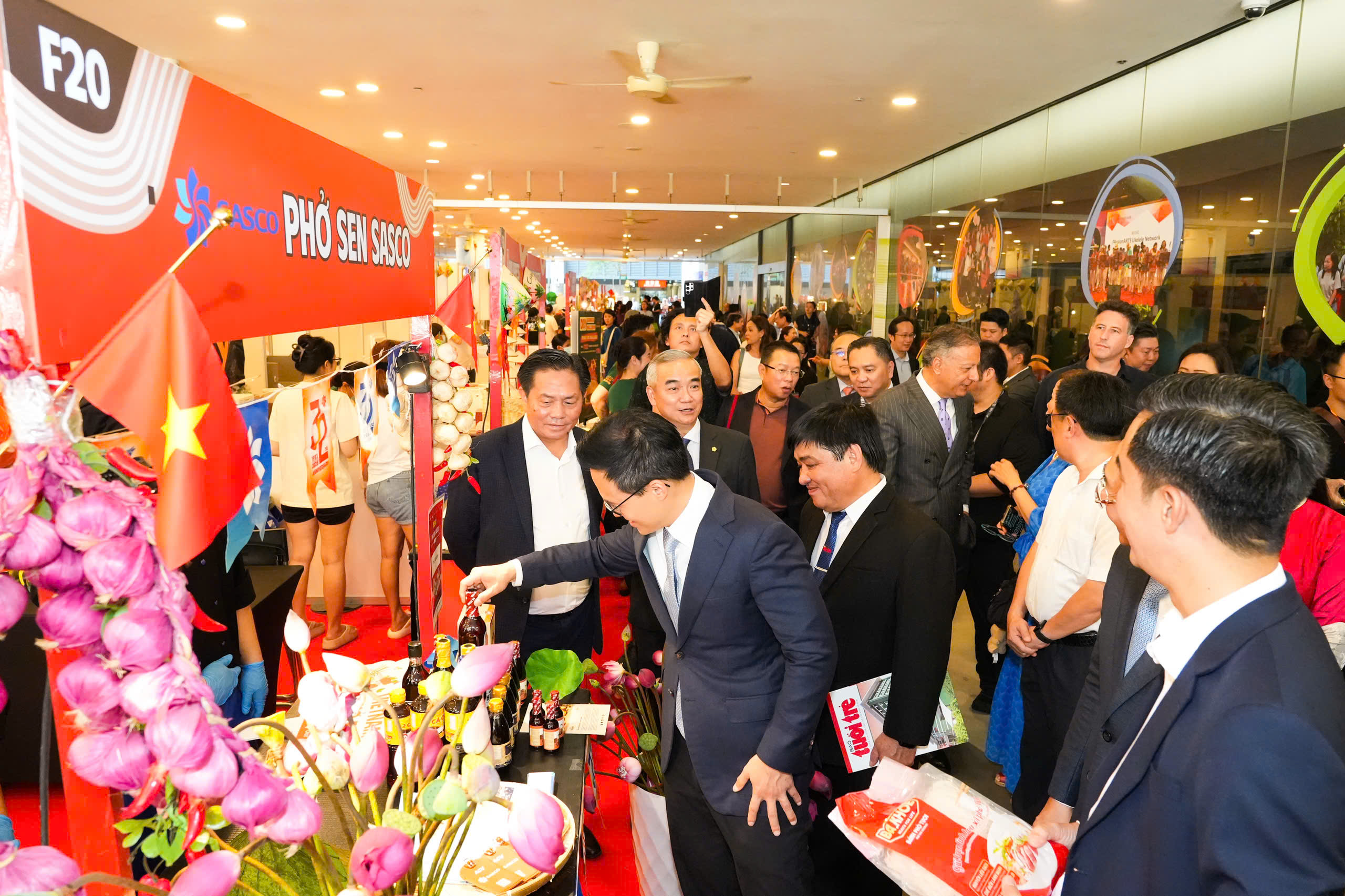 Thưởng thức Phở Việt Nam chính hiệu tại Lễ hội Vietnam Phở Festival 2025 ở Singapore - Ảnh 3.