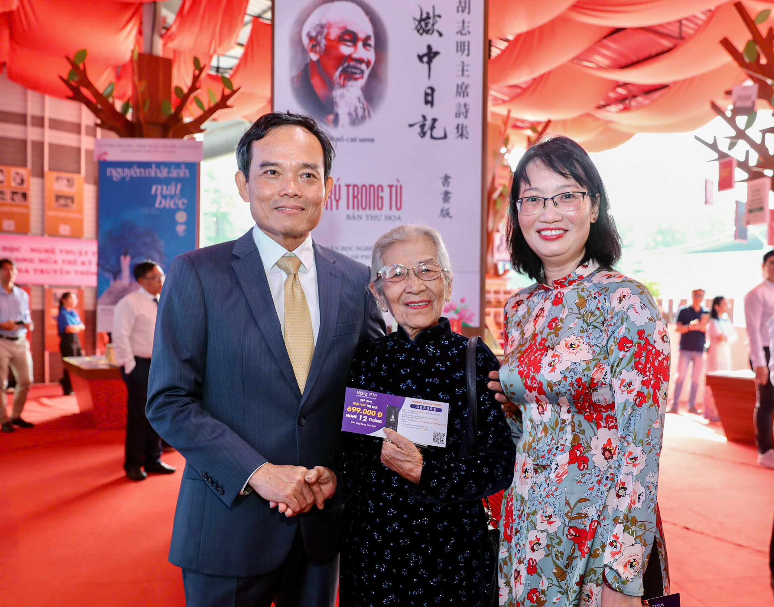 Bí thư Trần Lưu Quang dự Hội nghị Tổng kết 50 năm văn học, nghệ thuật TP HCM - Ảnh 3.