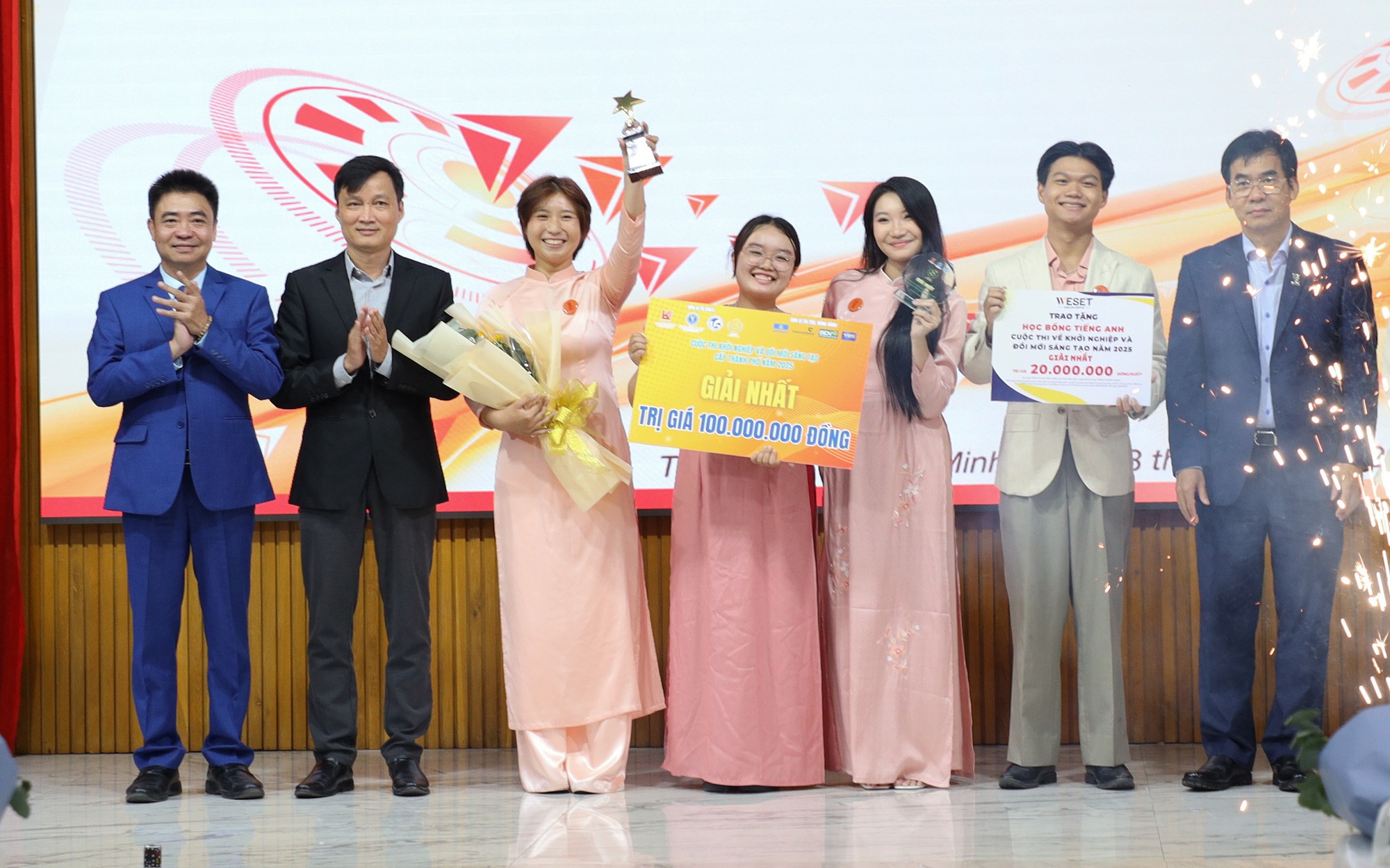 “Liên quân” sinh viên 3 trường ĐH đoạt giải nhất cuộc thi Khởi nghiệp và đổi mới sáng tạo TP HCM