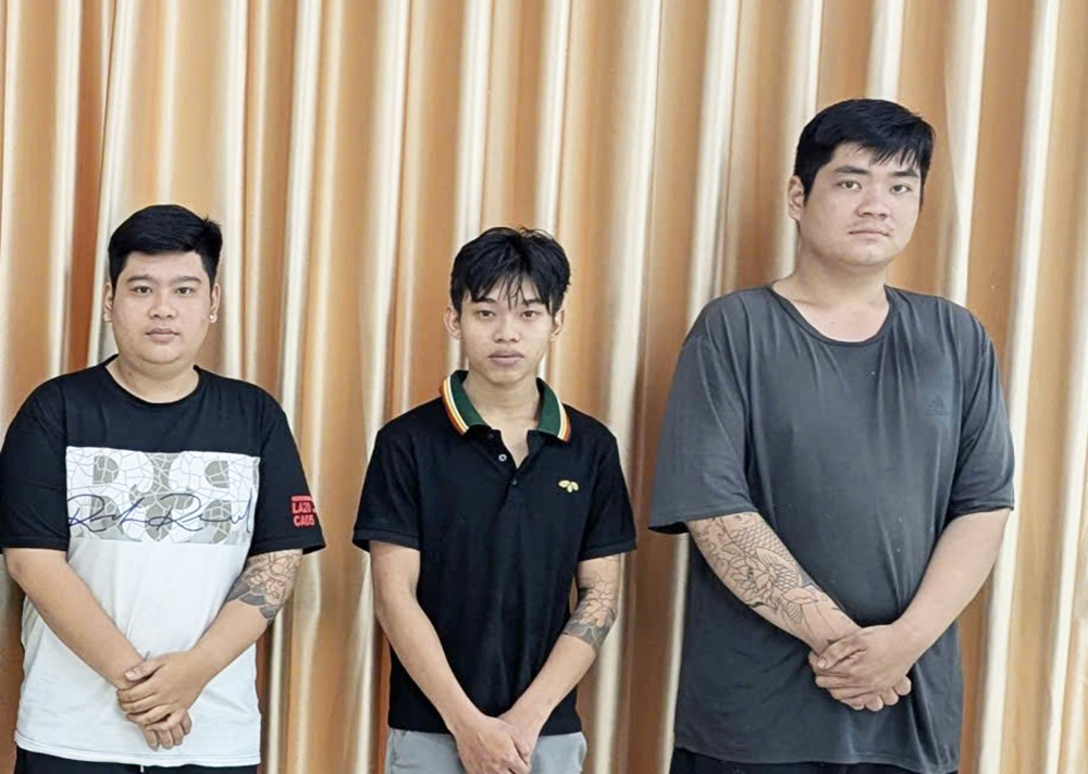 Ch&acirc;n dung 8 đối tượng cướp t&agrave;i sản tại Miếu B&agrave; Ch&uacute;a xứ n&uacute;i Sam - Ảnh 1.