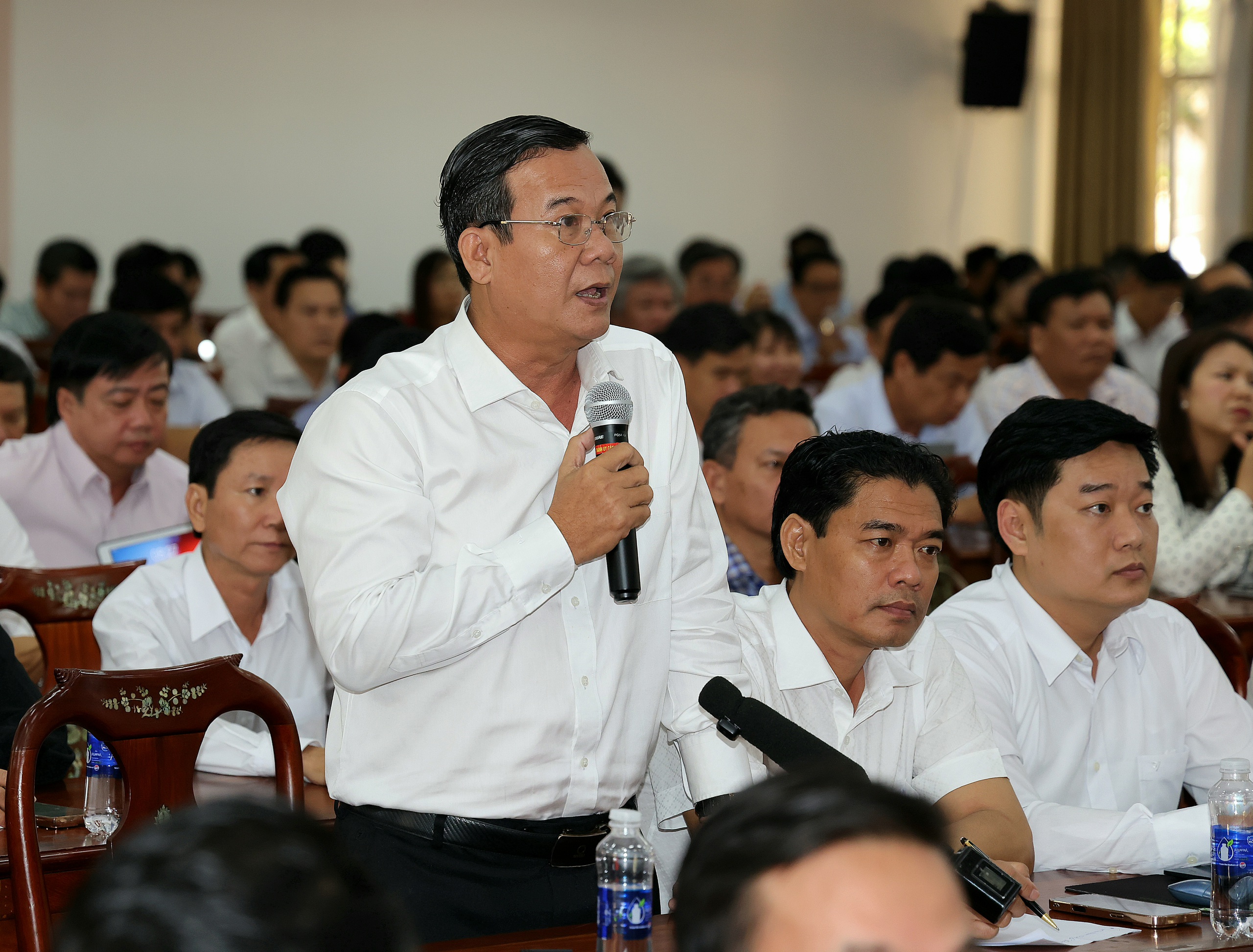 Thủ tướng Phạm Minh ch&iacute;nh tiếp x&uacute;c cử tri tại TP Cần Thơ trước kỳ họp Quốc hội - Ảnh 4.