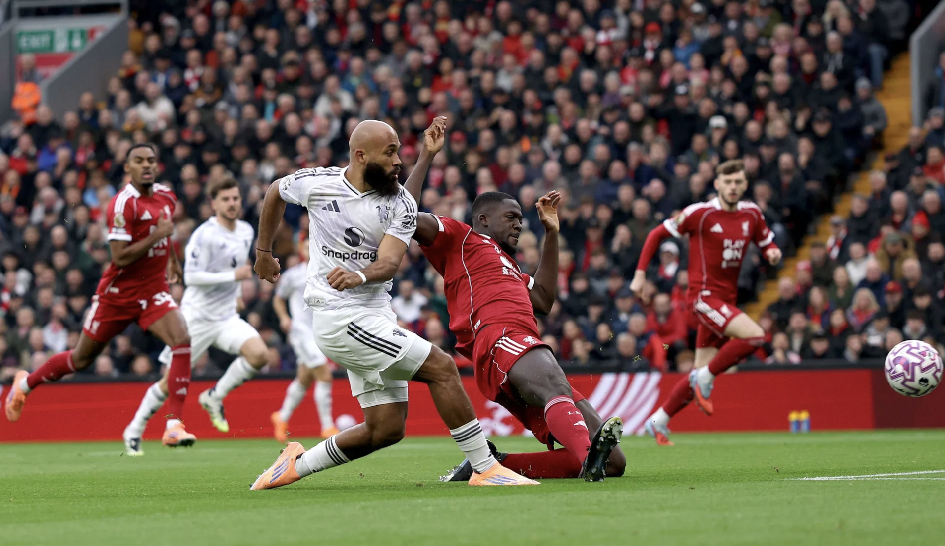 Man United đánh sập "pháo đài" Anfield, Liverpool thua đau đại chiến - Ảnh 2.