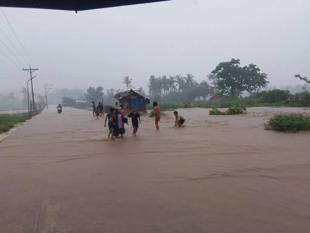 Bão Fengshen: Đổ bộ 5 lần liên tiếp vào Philippines, đường đi khó lường - Ảnh 2.