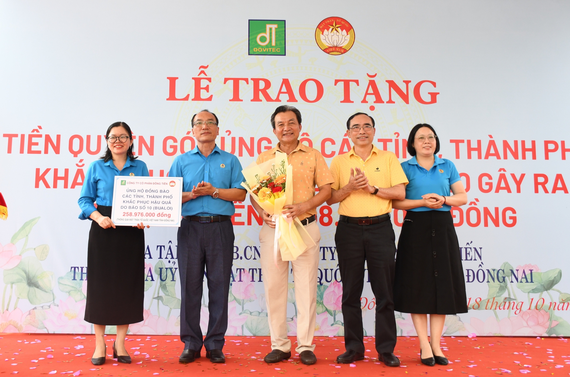 H&igrave;nh ảnh ấm &aacute;p của c&ocirc;ng nh&acirc;n hướng về người d&acirc;n bị ảnh hưởng b&atilde;o - Ảnh 1.