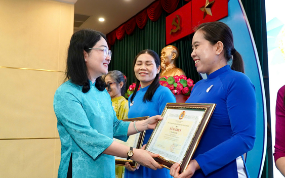 Hài hòa việc nước, việc nhà