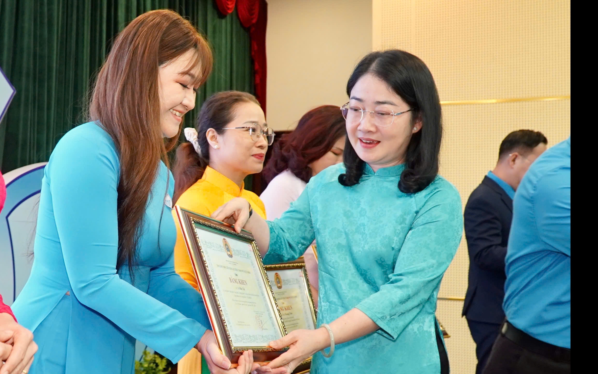 LĐLĐ TP HCM vinh danh 145 nữ CNVC-LĐ "Giỏi việc nước, Đảm việc nhà"