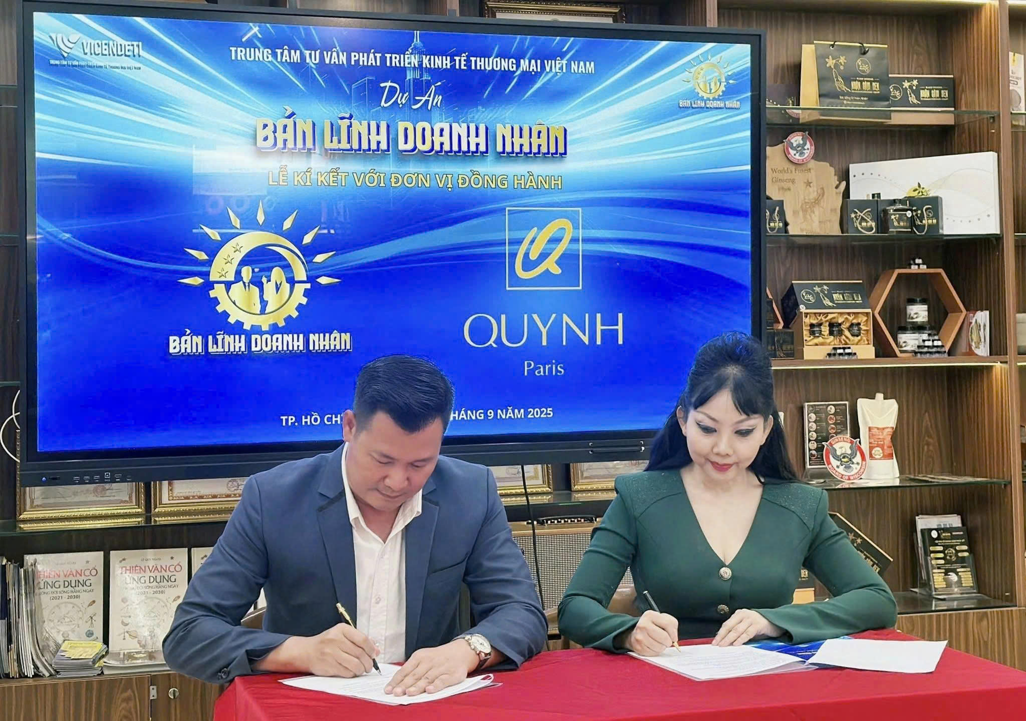 TS-NTK Quỳnh Paris: Sứ mệnh kết nối cộng đồng quốc tế bằng ng&ocirc;n ngữ thời trang - Ảnh 4.