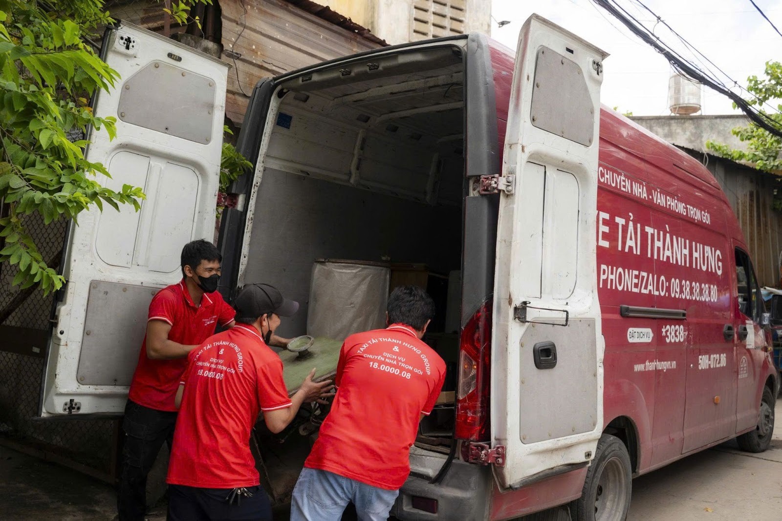 Số điện thoại tổng đ&agrave;i Taxi Tải Th&agrave;nh Hưng ch&iacute;nh h&atilde;ng 1800 0008 tại TPHCM v&agrave; H&agrave; Nội - Ảnh 1.