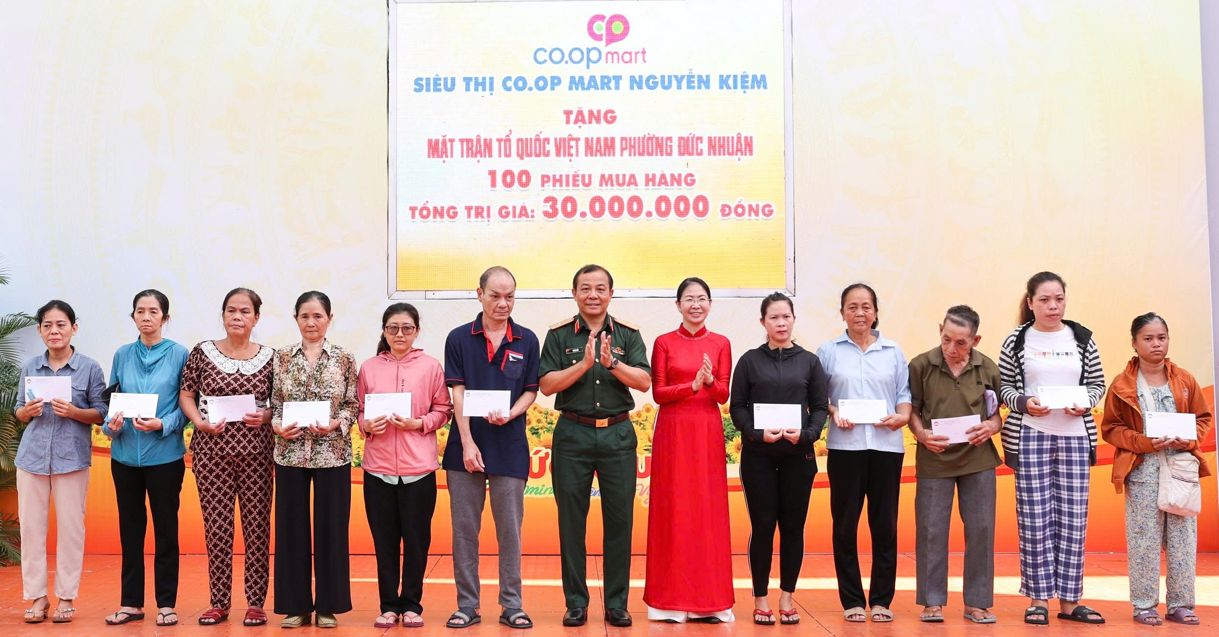 Ngày hội “ Gia đình dân vận - kết nối yêu thương ” tại phường Đức Nhuận , TP HCM - Ảnh 1.