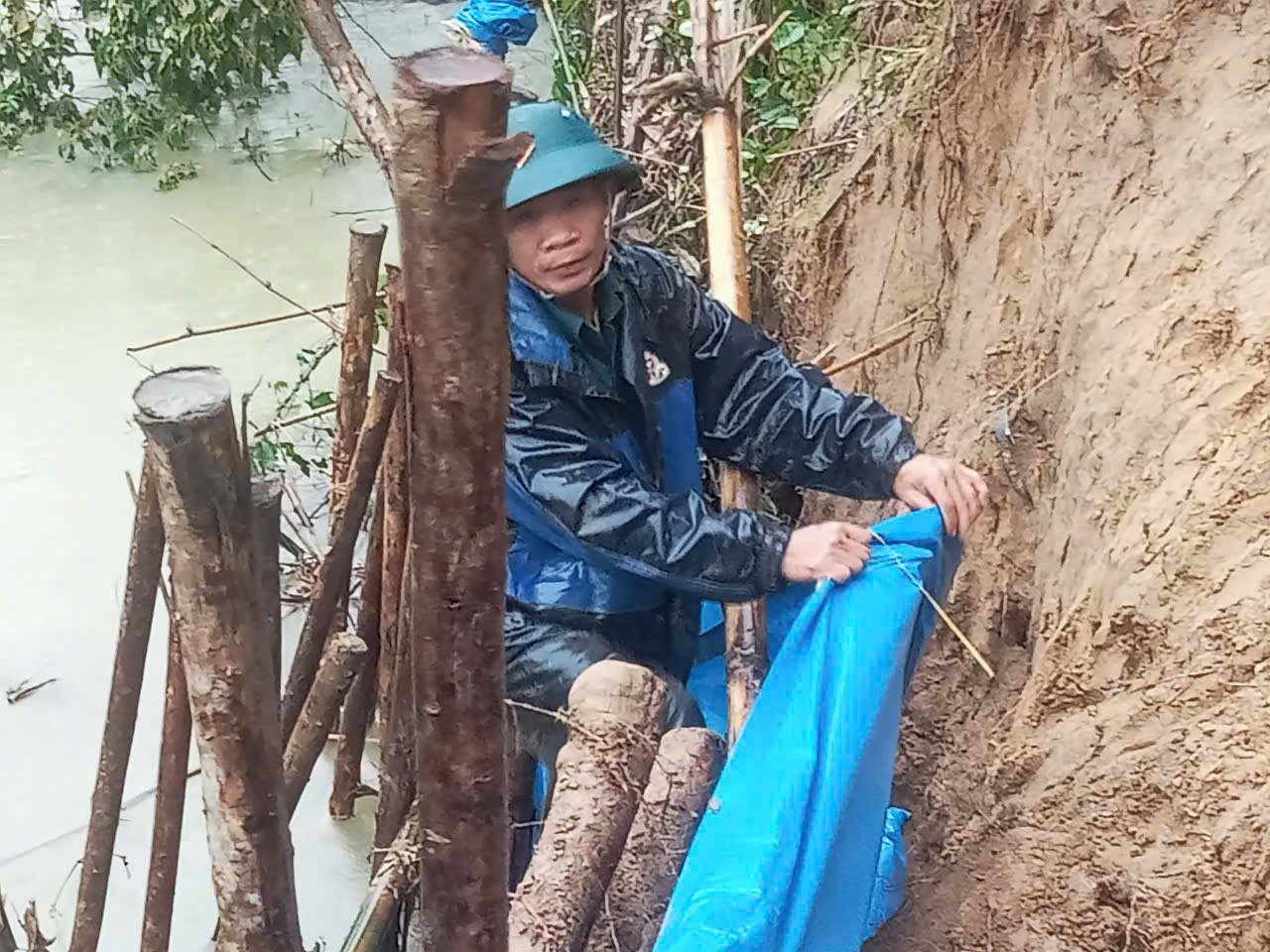 Huế "khoanh đỏ" nhưng nơi nguy cơ sạt lở đất, làm gì khi mưa lớn xảy ra? - Ảnh 1.