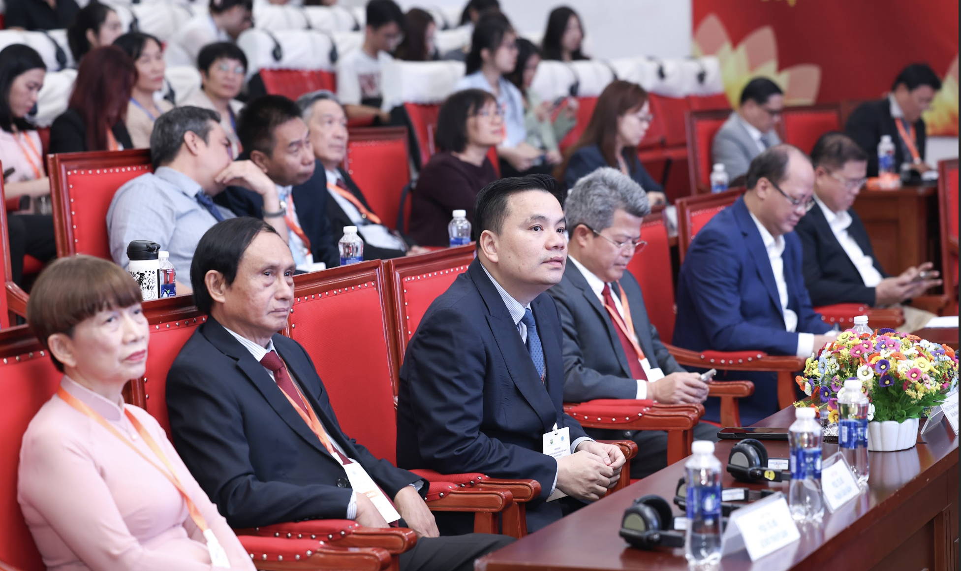 Cận thị trẻ em, ứng dụng AI trong nhãn khoa được bàn tại TP HCM - Ảnh 1.