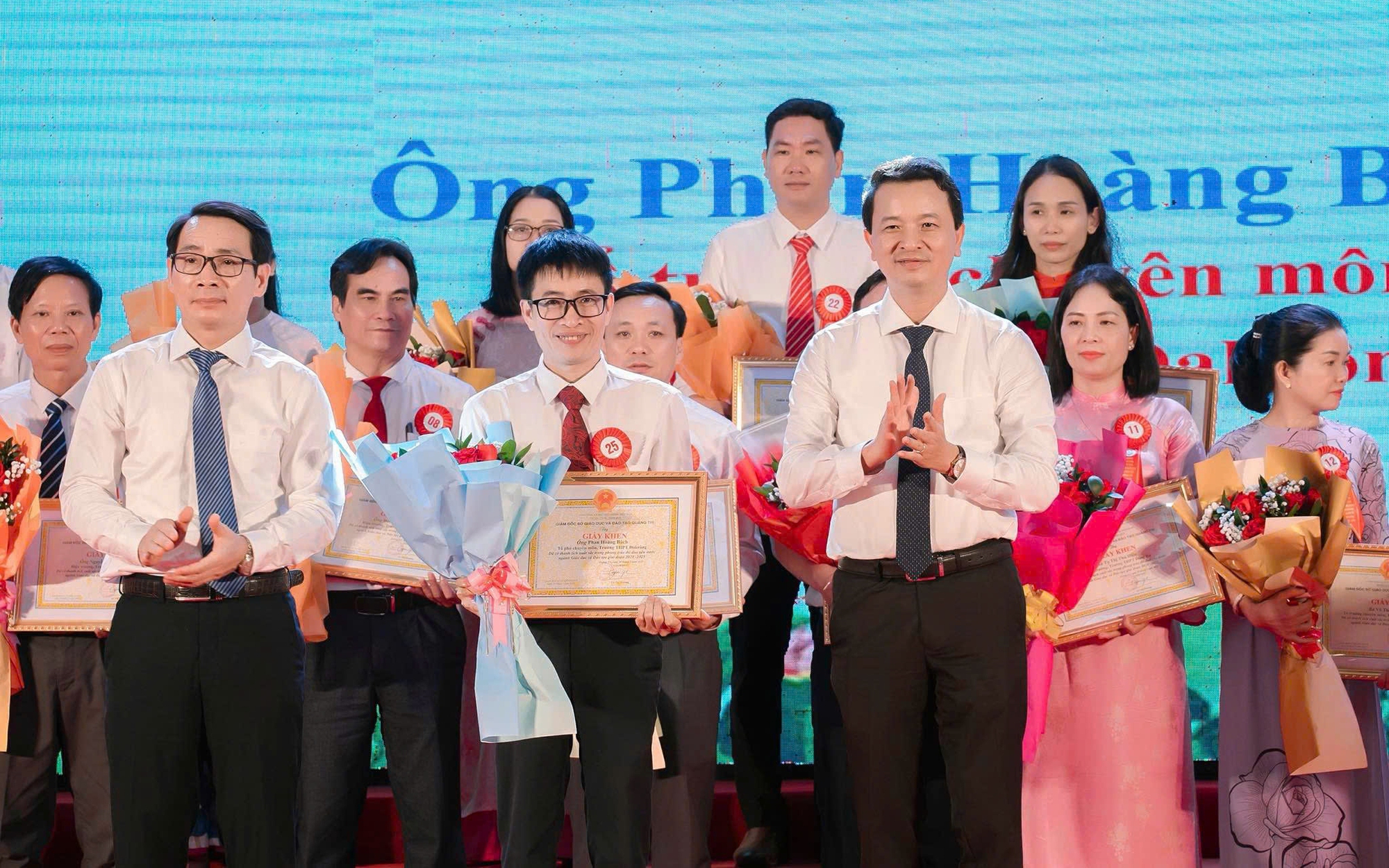 Cuộc thi viết Người thầy kính yêu: Người gieo chữ nơi miền gió