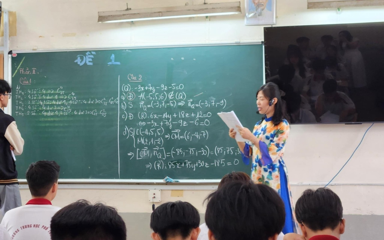Những nội dung nào giáo viên phải dạy miễn phí cho học sinh?