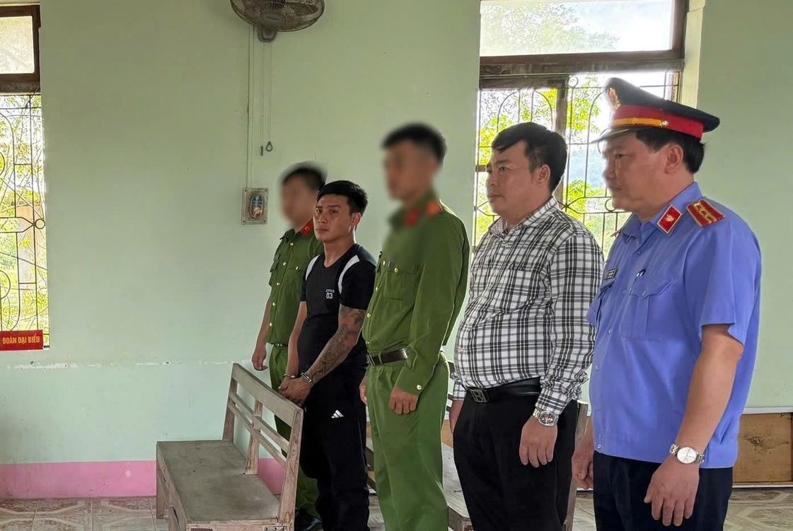 Hai trai l&agrave;ng Quảng Trị đ&aacute;nh nhau g&acirc;y n&aacute;o loạn v&agrave; bị khởi tố - Ảnh 2.