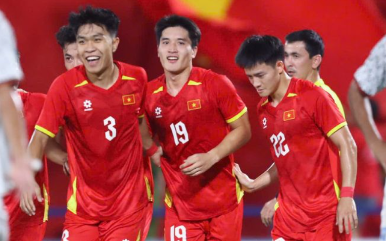 Vadim Nguyễn tạo ấn tượng trong lần đầu l&ecirc;n tuyển U23 Việt Nam - Ảnh 3.