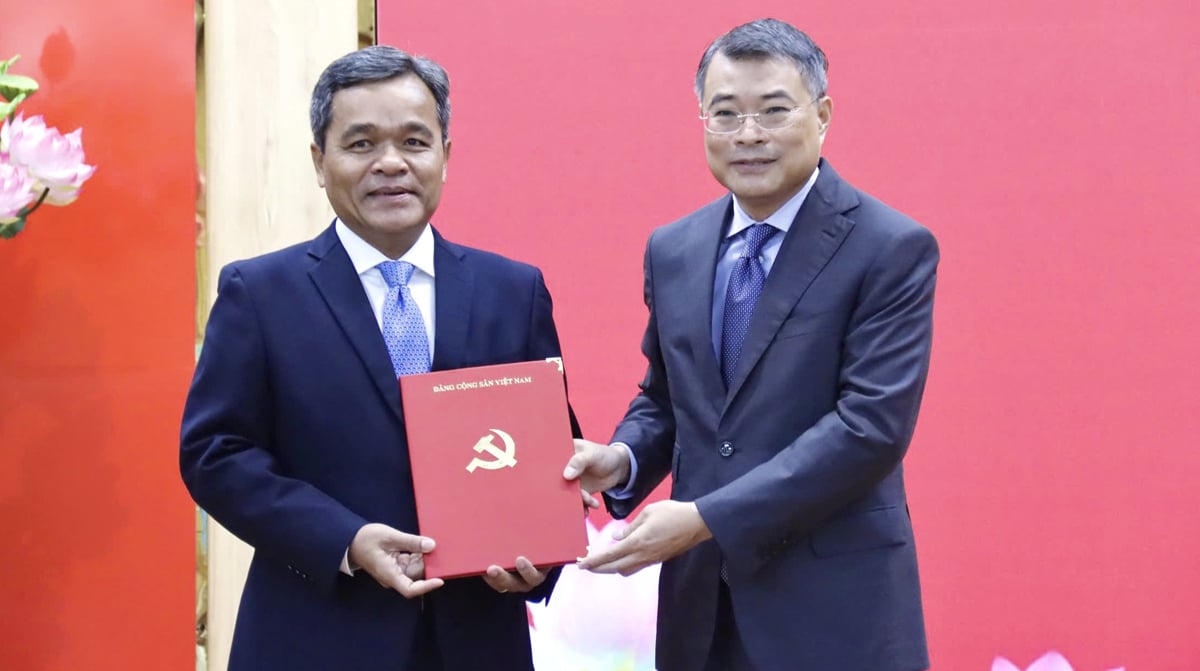 &Ocirc;ng Hồ Văn Ni&ecirc;n l&agrave;m B&iacute; thư Tỉnh ủy Quảng Ng&atilde;i - Ảnh 1.