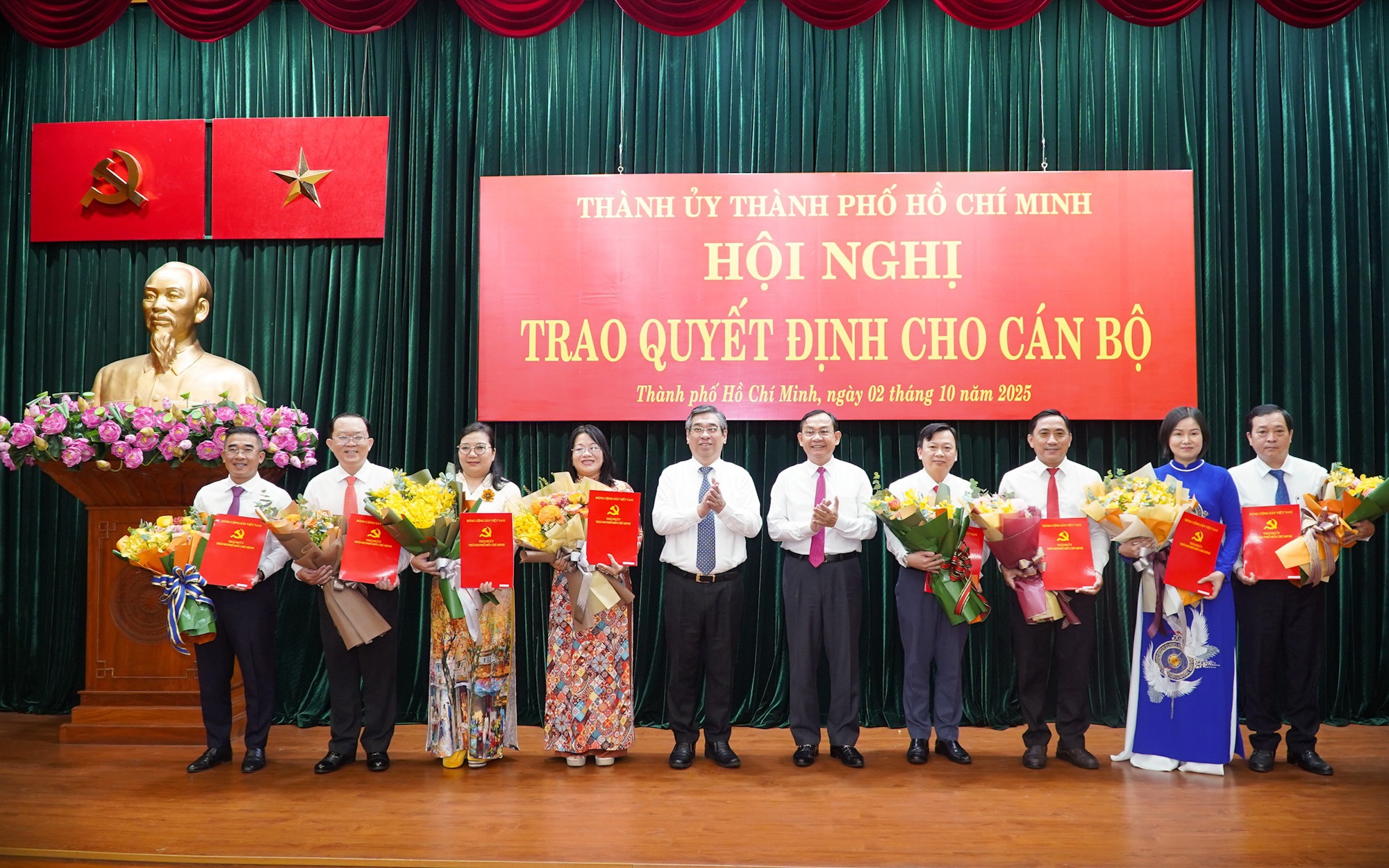 TP HCM tiếp tục chỉ định 14 cán bộ về làm lãnh đạo cấp xã