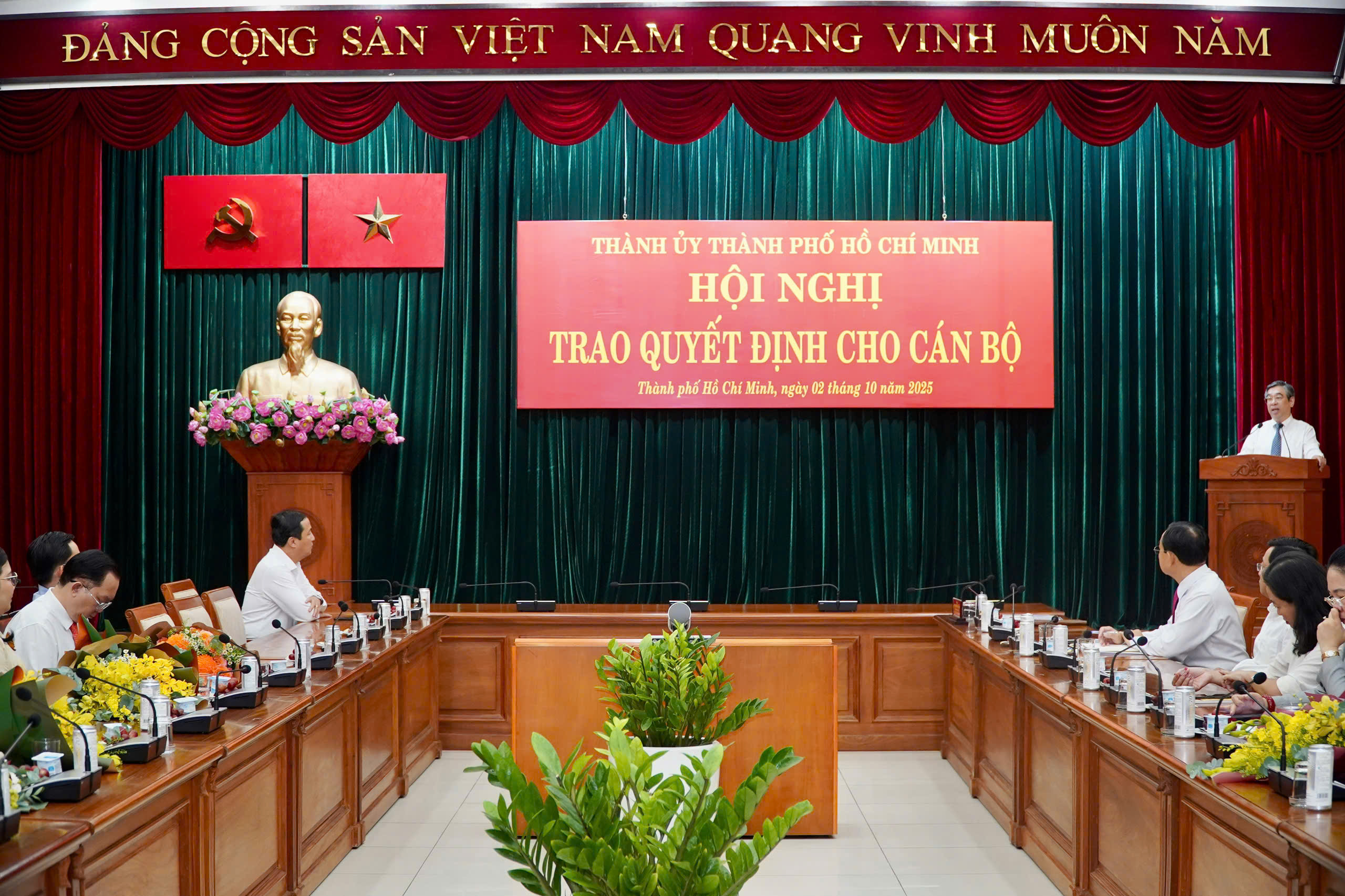 TP HCM tiếp tục chỉ định 14 c&aacute;n bộ về l&agrave;m l&atilde;nh đạo cấp x&atilde; - Ảnh 4.