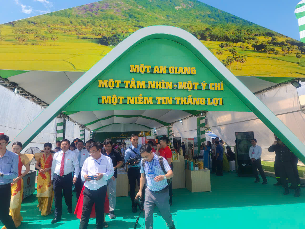 Nhiều hoạt động ý nghĩa trước thềm Đại hội Đại biểu Đảng bộ tỉnh An Giang- Ảnh 4.