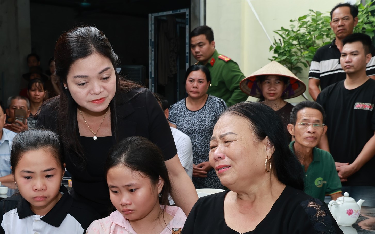 Cứu 3 cháu nhỏ dưới dòng nước xiết, tổ trưởng an ninh cơ sở tử vong