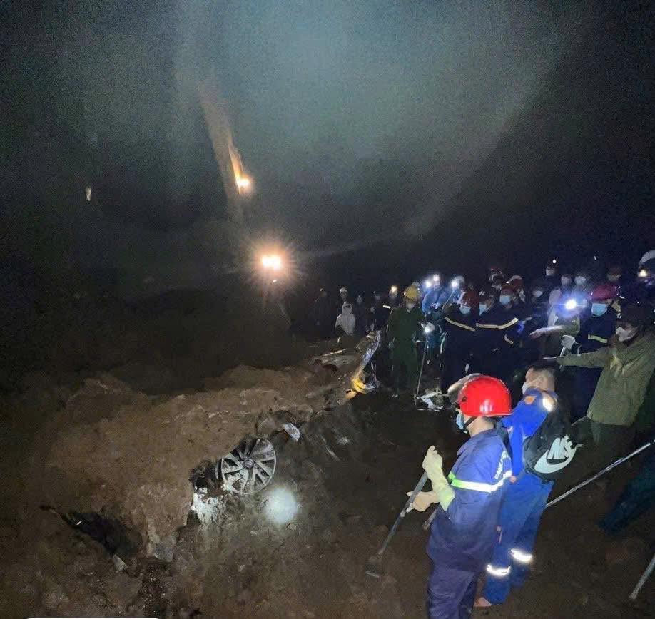 Xe b&aacute;n tải do quản đốc thủy điện điều khiển chở 2 người mất t&iacute;ch: T&igrave;m thấy 2 thi thể- Ảnh 3.