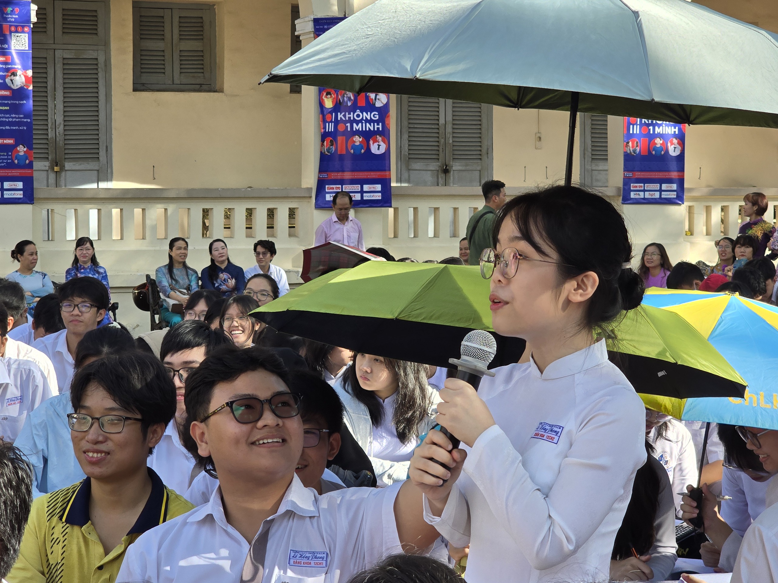 C&ocirc;ng an TP HCM khởi động chiến dịch "Kh&ocirc;ng một m&igrave;nh" tại Trường THPT Chuy&ecirc;n L&ecirc; Hồng Phong - Ảnh 3.