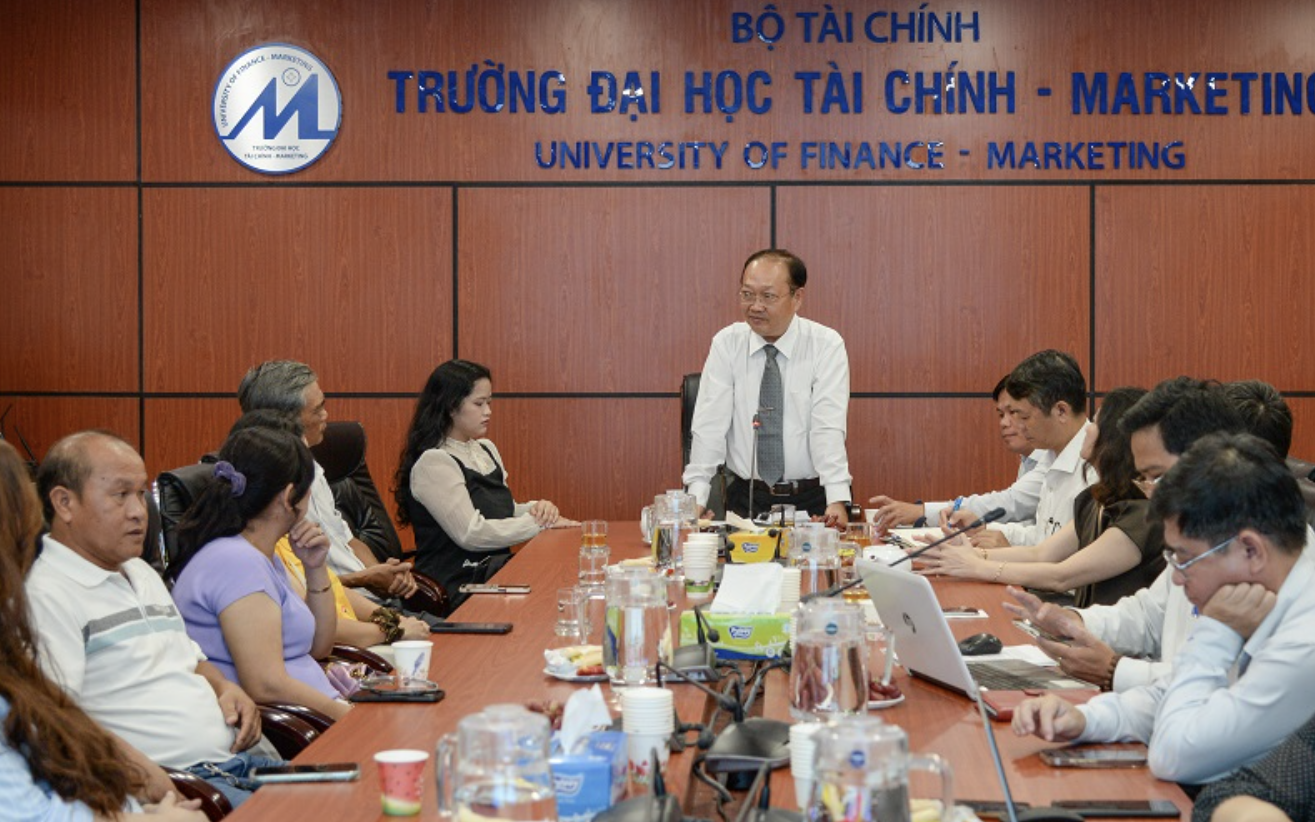 Trường ĐH Tài chính-Marketing gây chú ý khi tuyển dụng viên chức là sinh viên