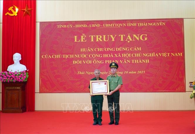 Truy tặng Hu&acirc;n chương Dũng cảm cho &ocirc;ng Phan Văn Th&agrave;nh tại Th&aacute;i Nguy&ecirc;n - Ảnh 1.