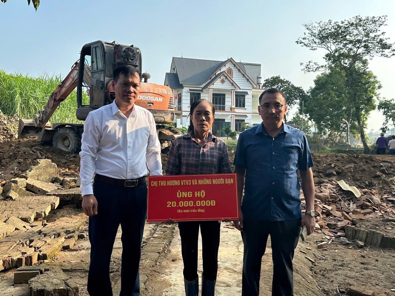X&acirc;y nh&agrave; cho b&agrave; Trương Thị Hoạt - người phụ nữ đơn th&acirc;n, ngh&egrave;o khổ bị lũ cuốn tr&ocirc;i hết nh&agrave;, t&agrave;i sản - Ảnh 4.