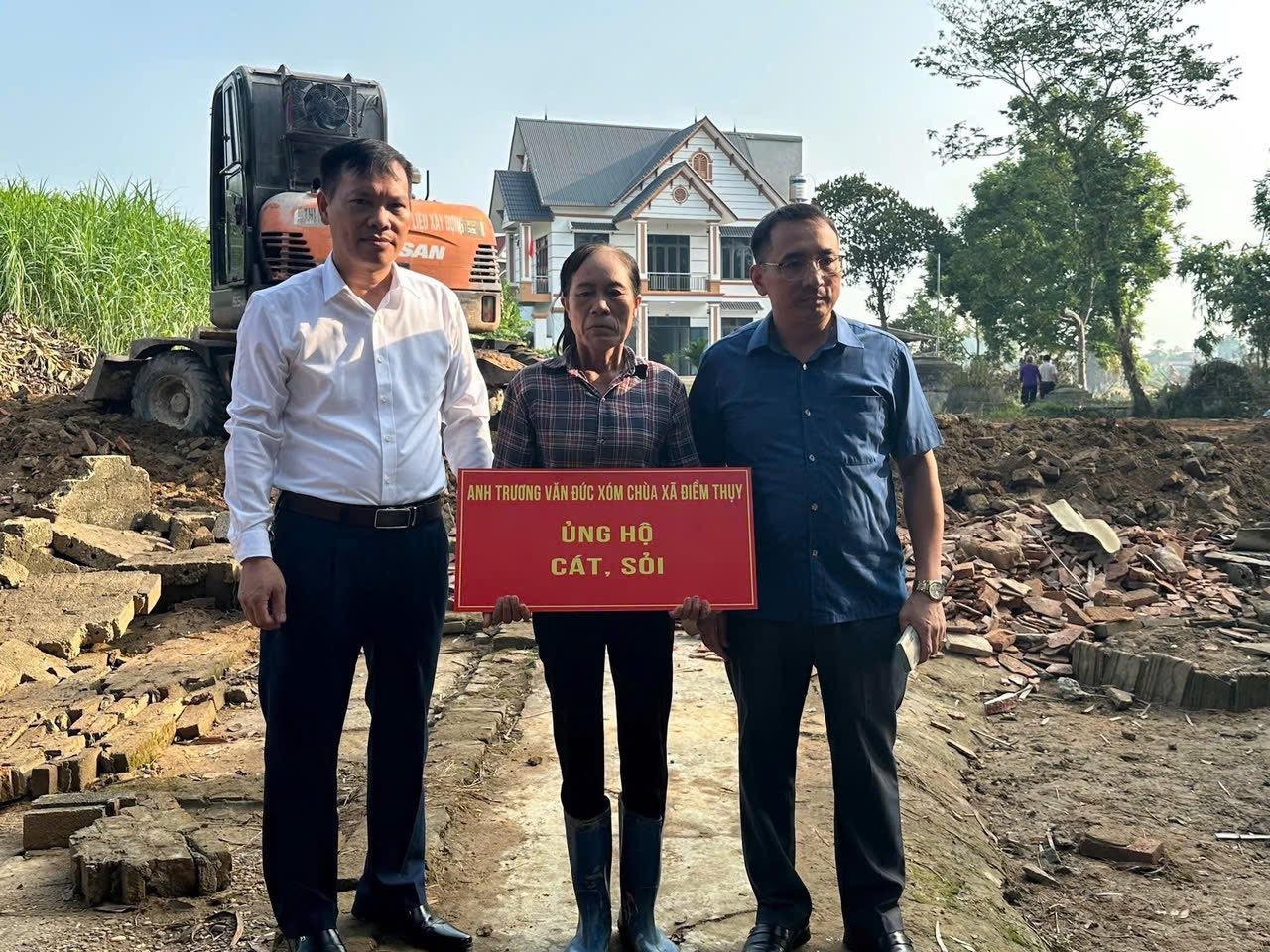 X&acirc;y nh&agrave; cho b&agrave; Trương Thị Hoạt - người phụ nữ đơn th&acirc;n, ngh&egrave;o khổ bị lũ cuốn tr&ocirc;i hết nh&agrave;, t&agrave;i sản - Ảnh 5.