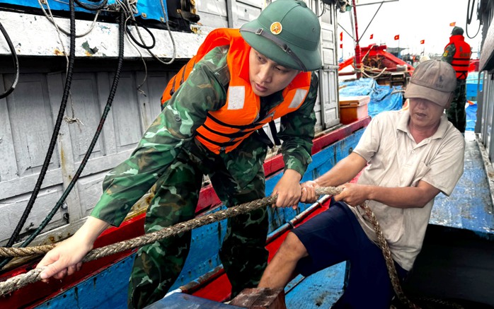 Bão số 12 Fengshen gây lũ lớn ở miền Trung , Thủ tướng chỉ đạo khẩn cấp - Ảnh 1.