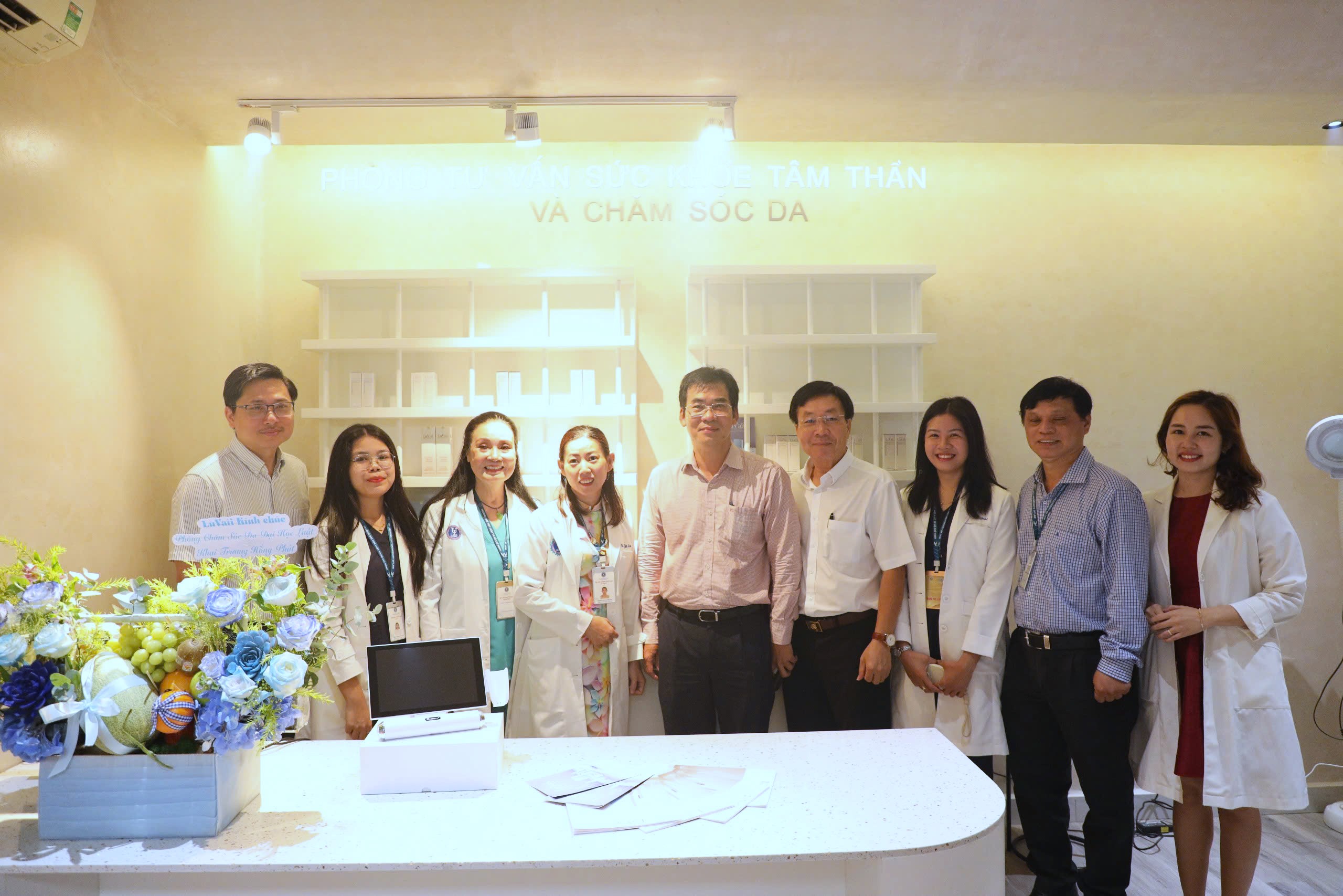 Trường đại học "chơi lớn", khánh thành phòng chăm sóc da cho viên chức nữ vào ngày 20-10 - Ảnh 1.