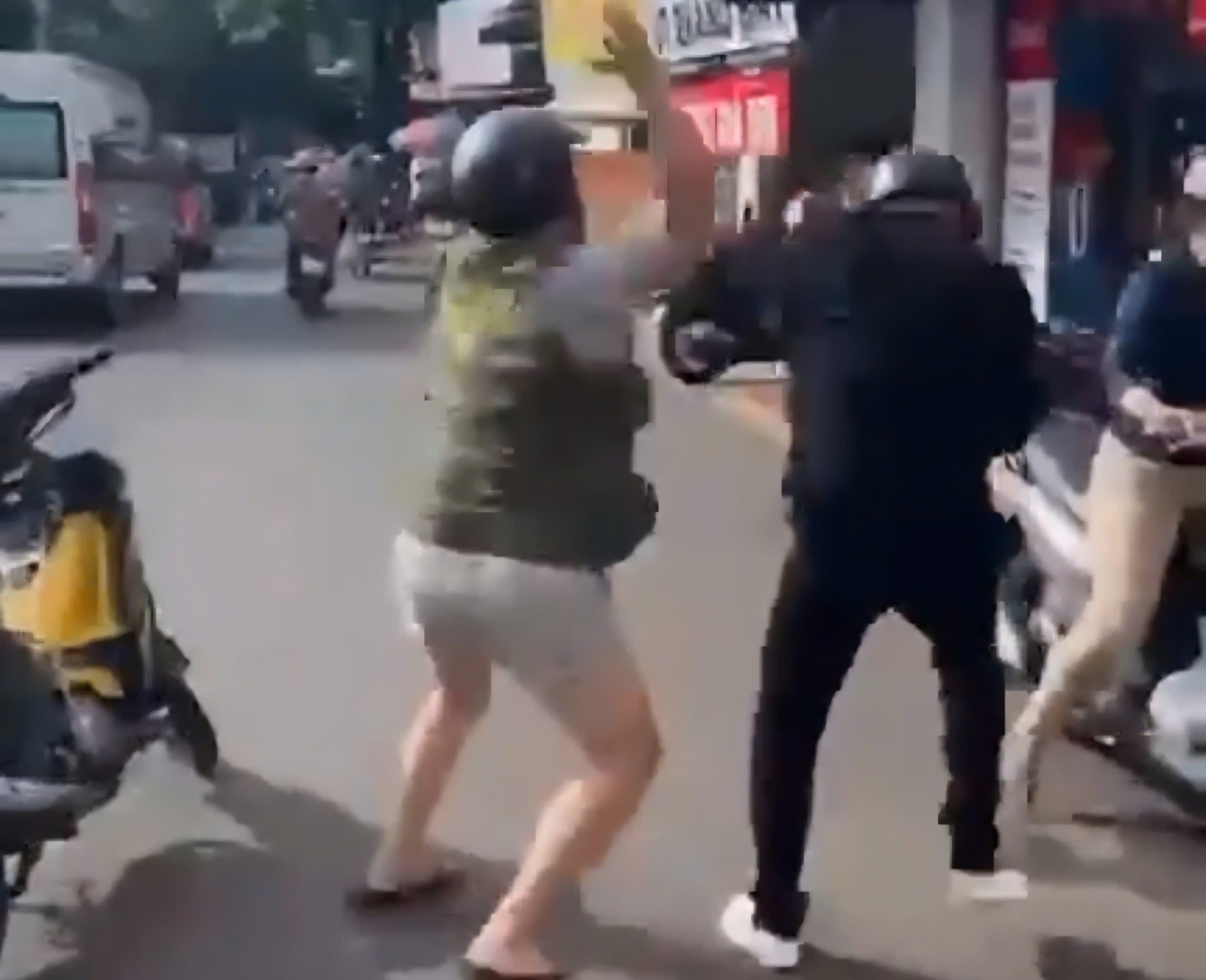 Đánh người tới tấp rồi đe dọa: "Mày biết tao là ai không?" - Ảnh 1.