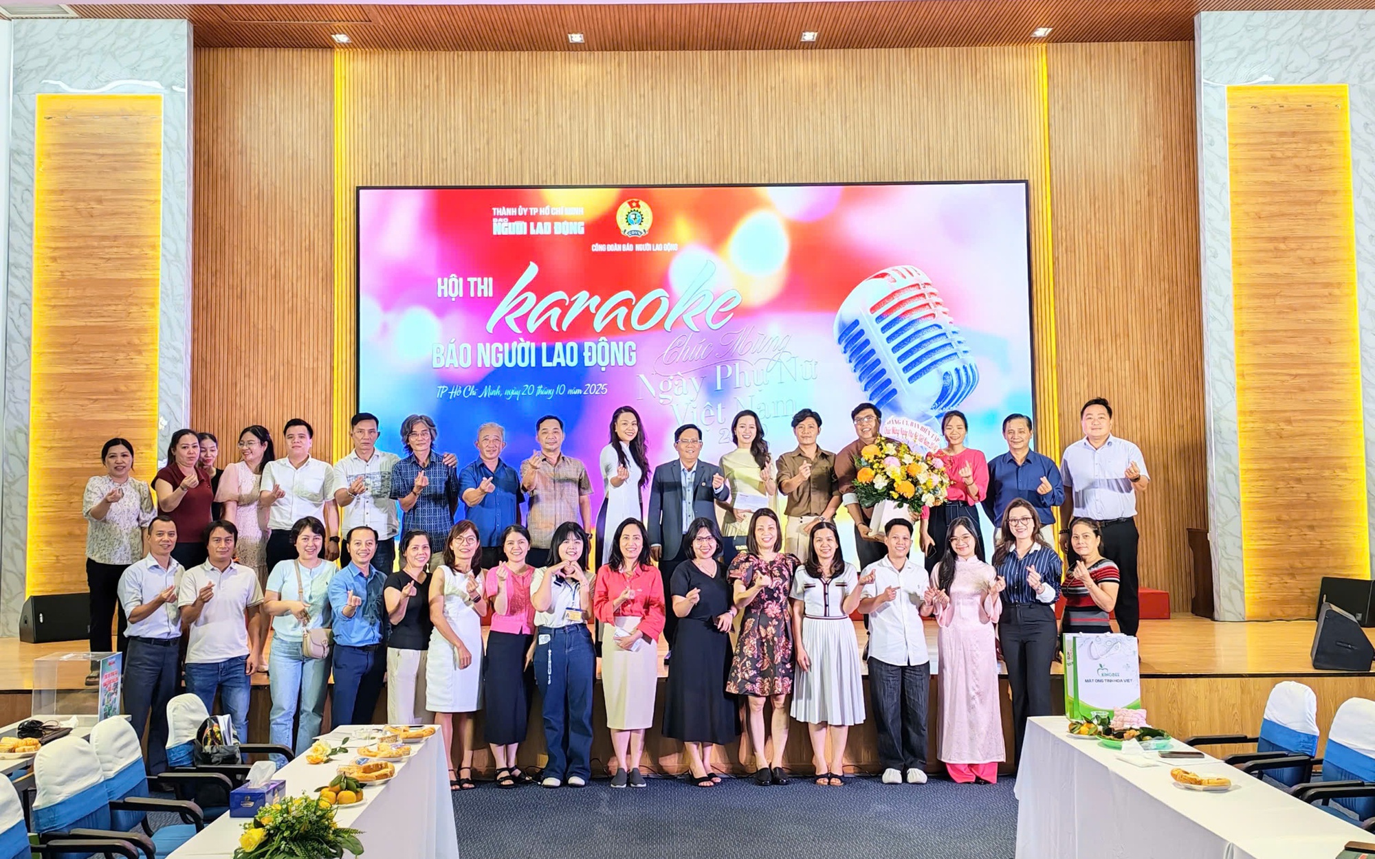 Sôi nổi Hội thi karaoke mừng ngày Phụ nữ Việt Nam