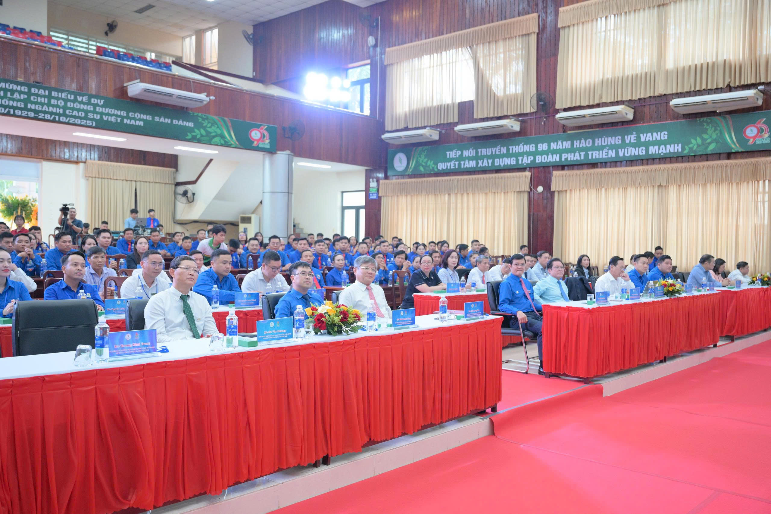 &Ocirc;ng Nguyễn Minh Th&ocirc;ng t&aacute;i đắc cử B&iacute; thư Đo&agrave;n thanh ni&ecirc;n VRG - Ảnh 4.