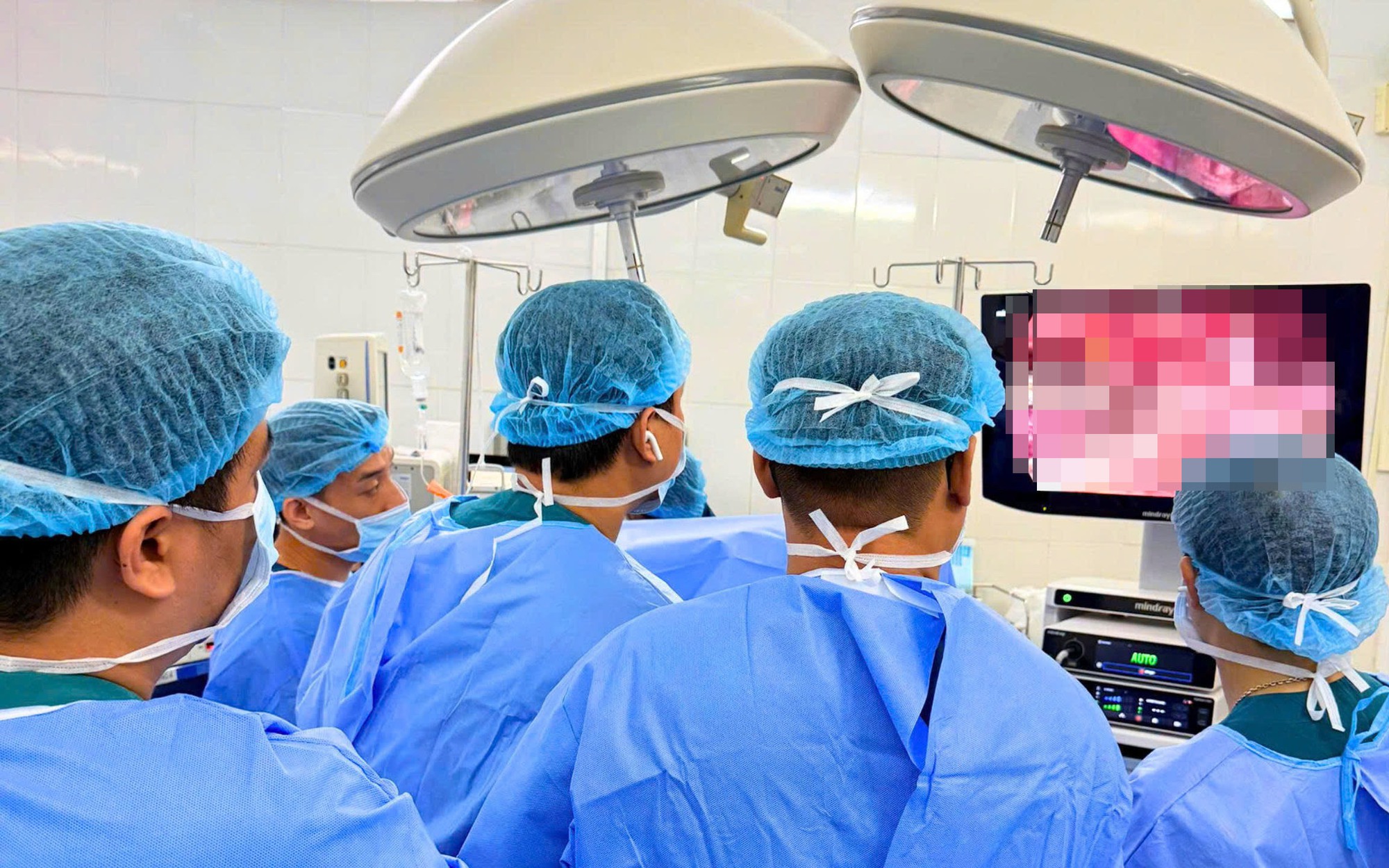 Người phụ nữ ợ hơi, tức ngực đến bệnh viện phát hiện điều bất ngờ