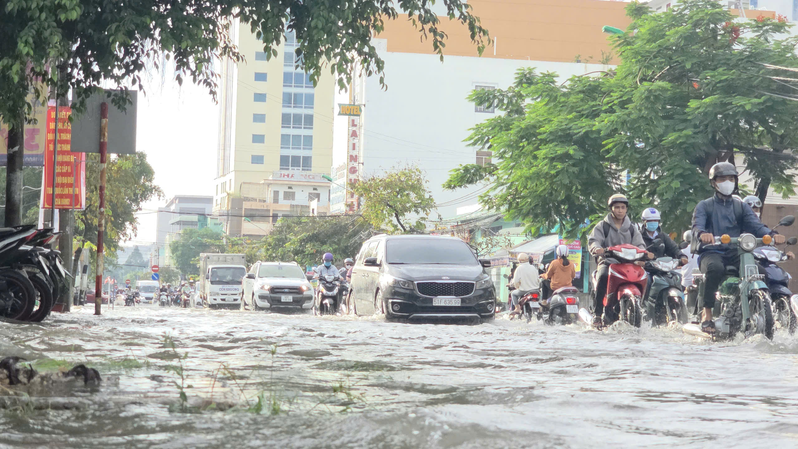 Nguyên nhân mưa lớn tại Cần Thơ gây ngập cục bộ từ đêm đến sáng - Ảnh 4.
