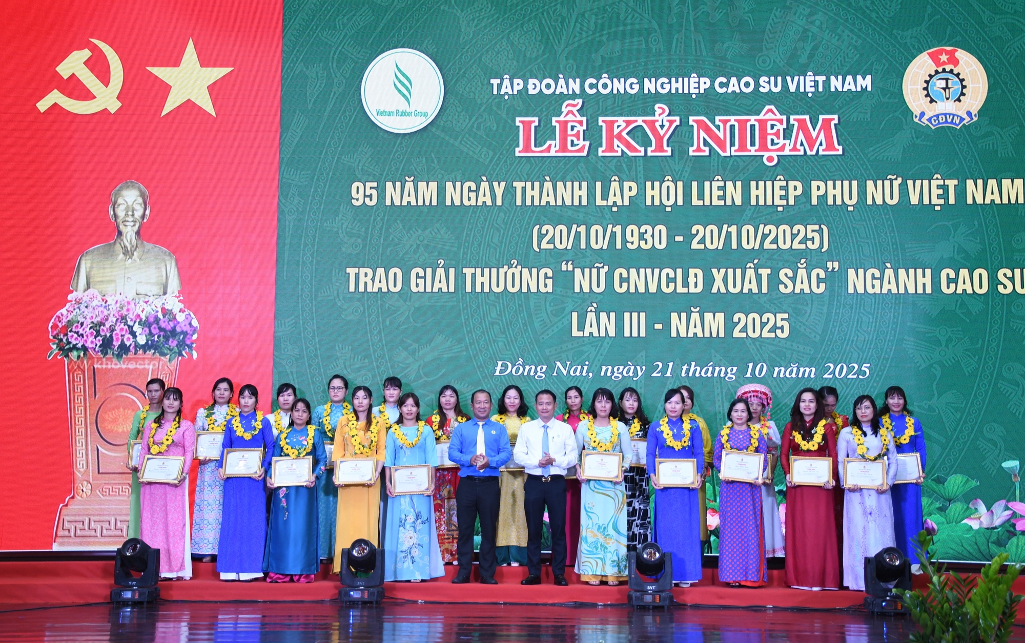 Tuy&ecirc;n dương 95 nữ c&ocirc;ng nh&acirc;n vi&ecirc;n chức lao động xuất sắc ng&agrave;nh cao su - Ảnh 8.