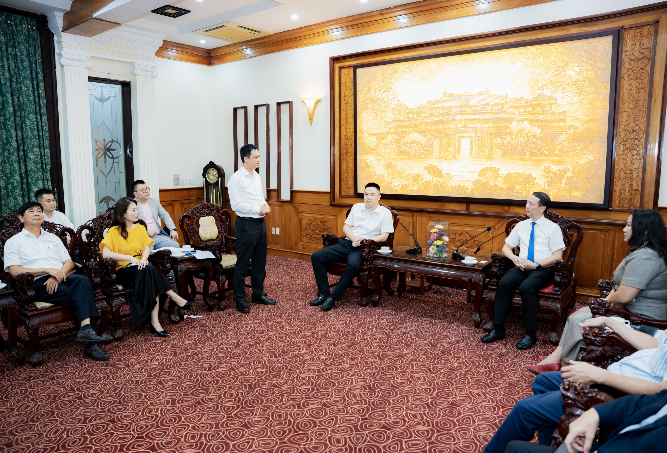 Tân Chủ tịch TP Huế: Cần có cam kết lịch bay tối thiểu Huế - Thẩm Quyến - Ảnh 1.