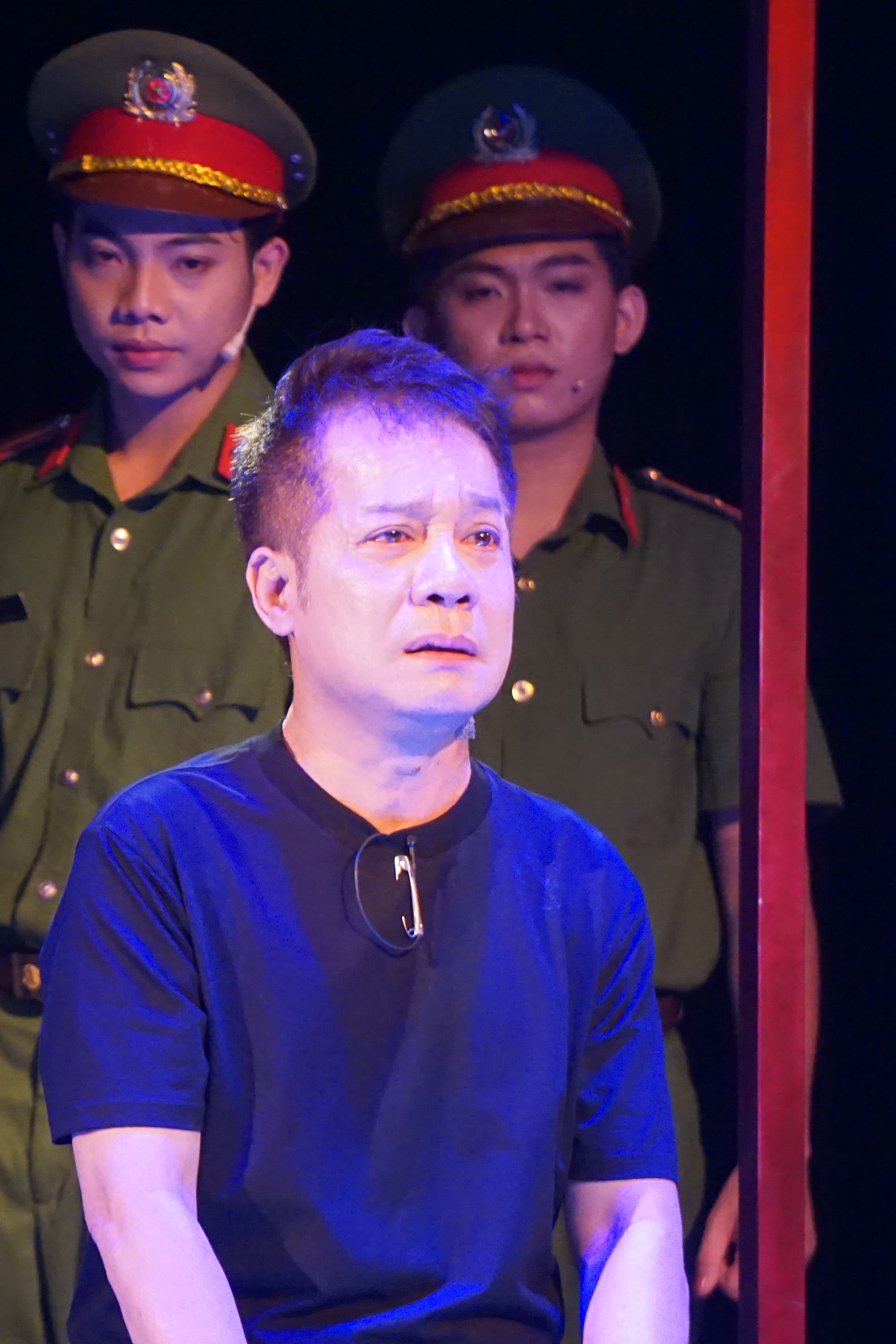 ĐỀ CỬ GIẢI MAI VÀNG HẠNG MỤC NAM DIỄN VIÊN SÂN KHẤU: Sàn diễn liên tục sáng đèn, “anh tài” thỏa sức - Ảnh 1.