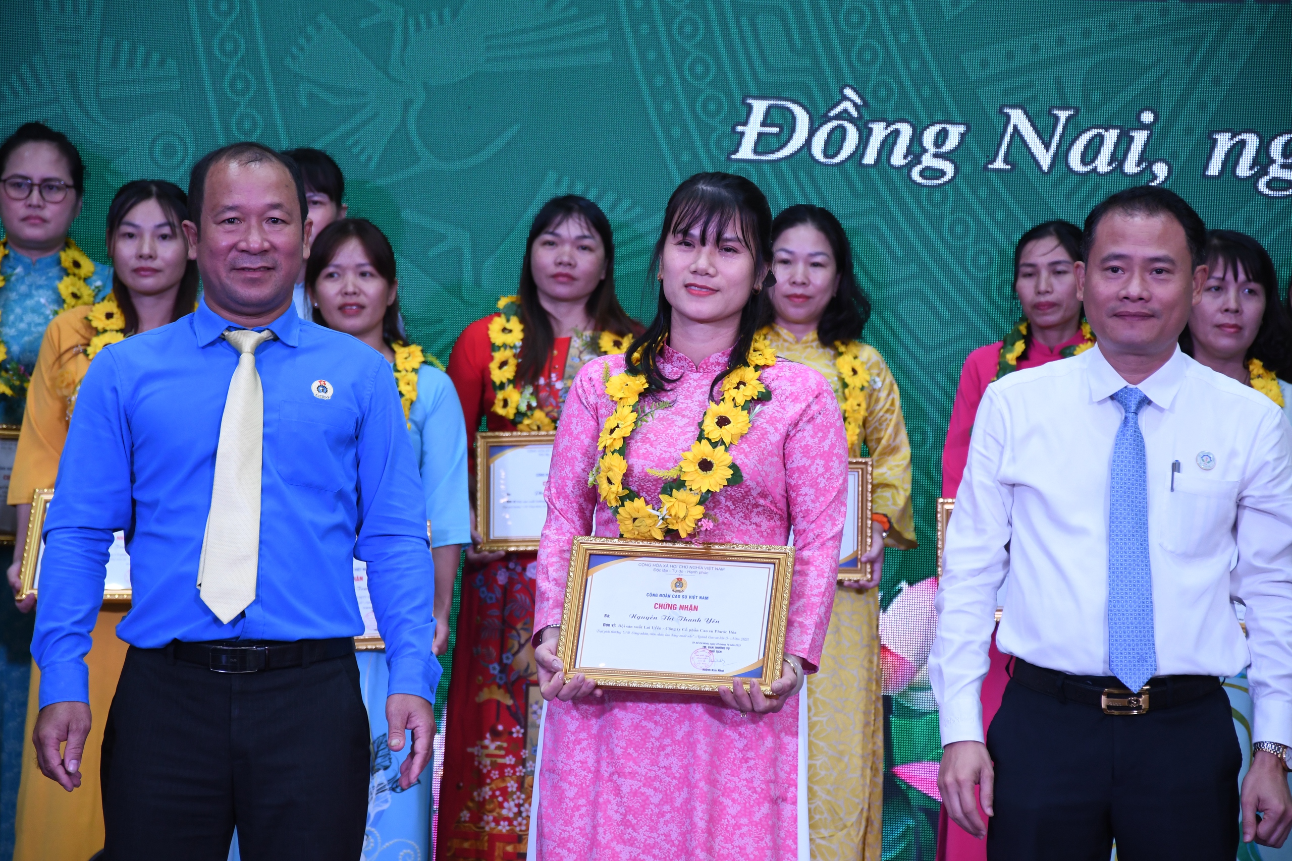 Tuy&ecirc;n dương 95 nữ c&ocirc;ng nh&acirc;n vi&ecirc;n chức lao động xuất sắc ng&agrave;nh cao su - Ảnh 7.