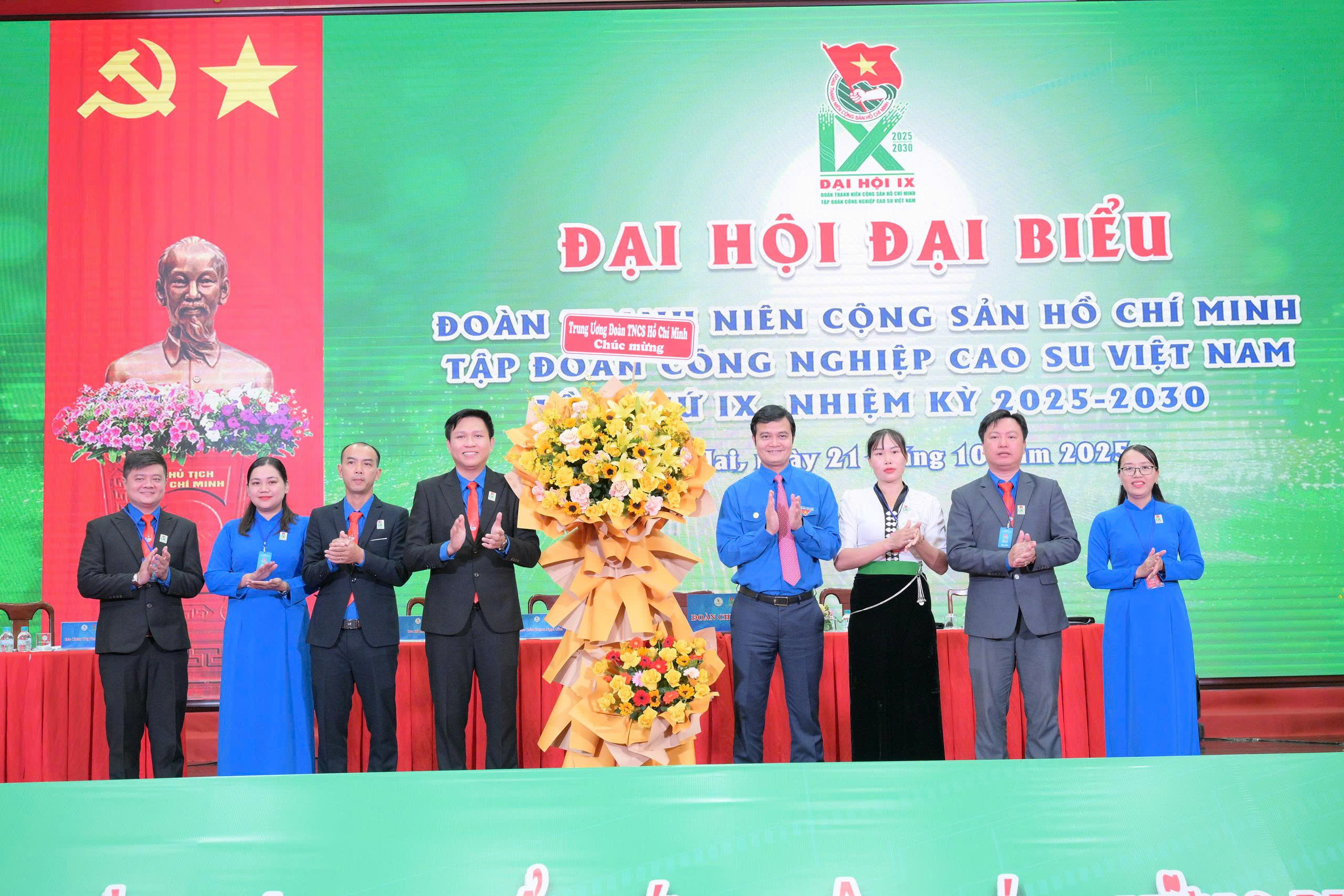 &Ocirc;ng Nguyễn Minh Th&ocirc;ng t&aacute;i đắc cử B&iacute; thư Đo&agrave;n thanh ni&ecirc;n VRG - Ảnh 7.