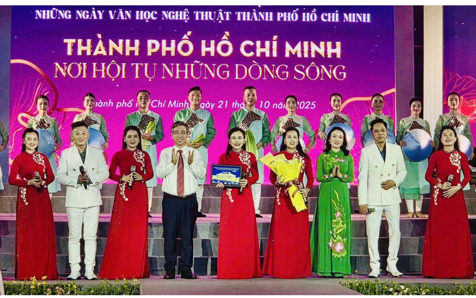 Dạt dào cảm xúc với chương trình khép lại "Những ngày Văn học – Nghệ thuật TP HCM"