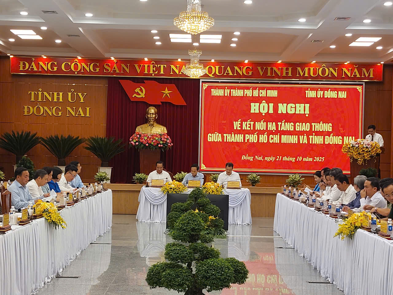 TP HCM v&agrave; Đồng Nai b&agrave;n chuyện kết nối hạ tầng giao th&ocirc;ng - Ảnh 1.