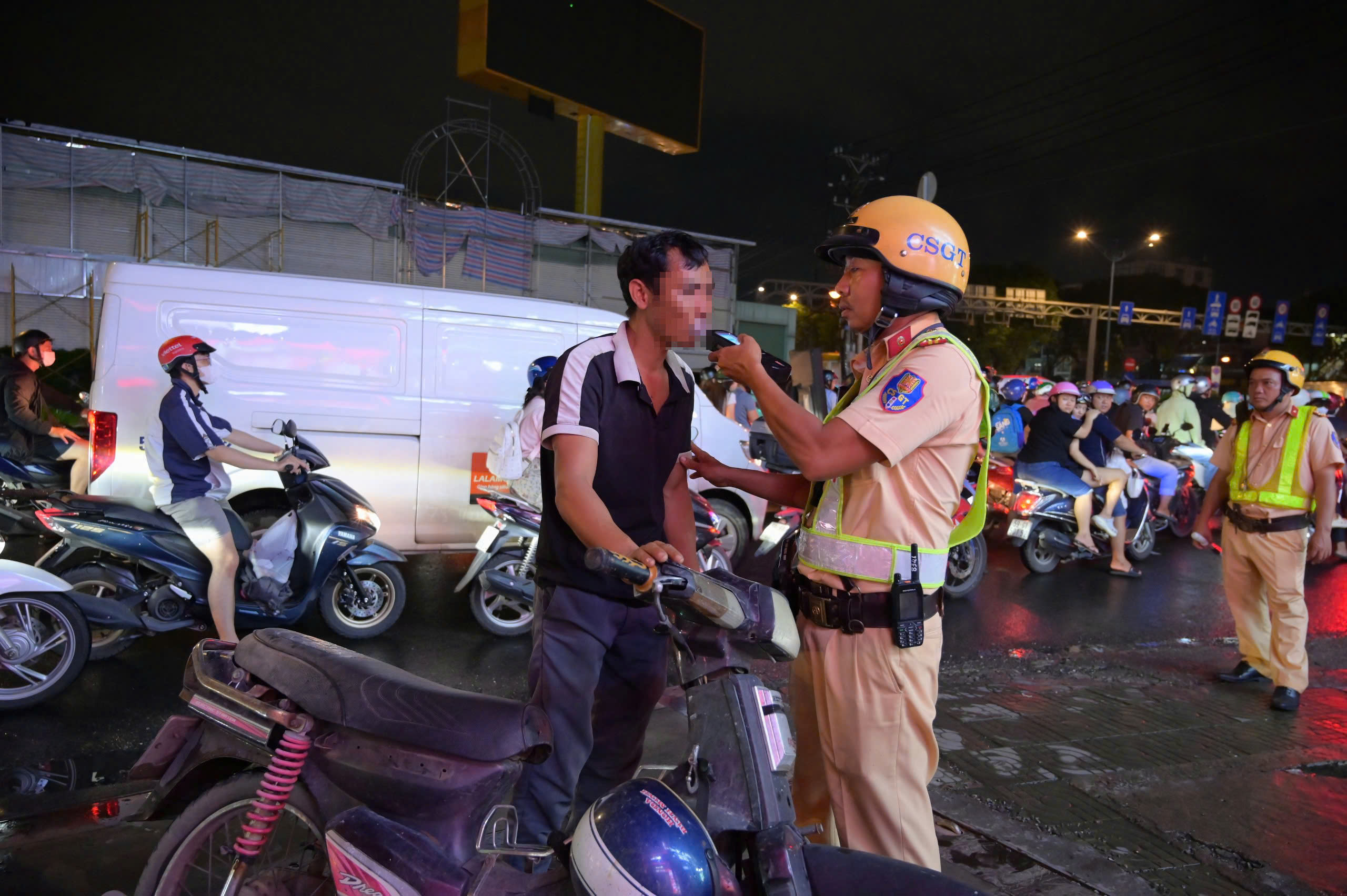 Khi "ma men" viện cớ - Ảnh 1.
