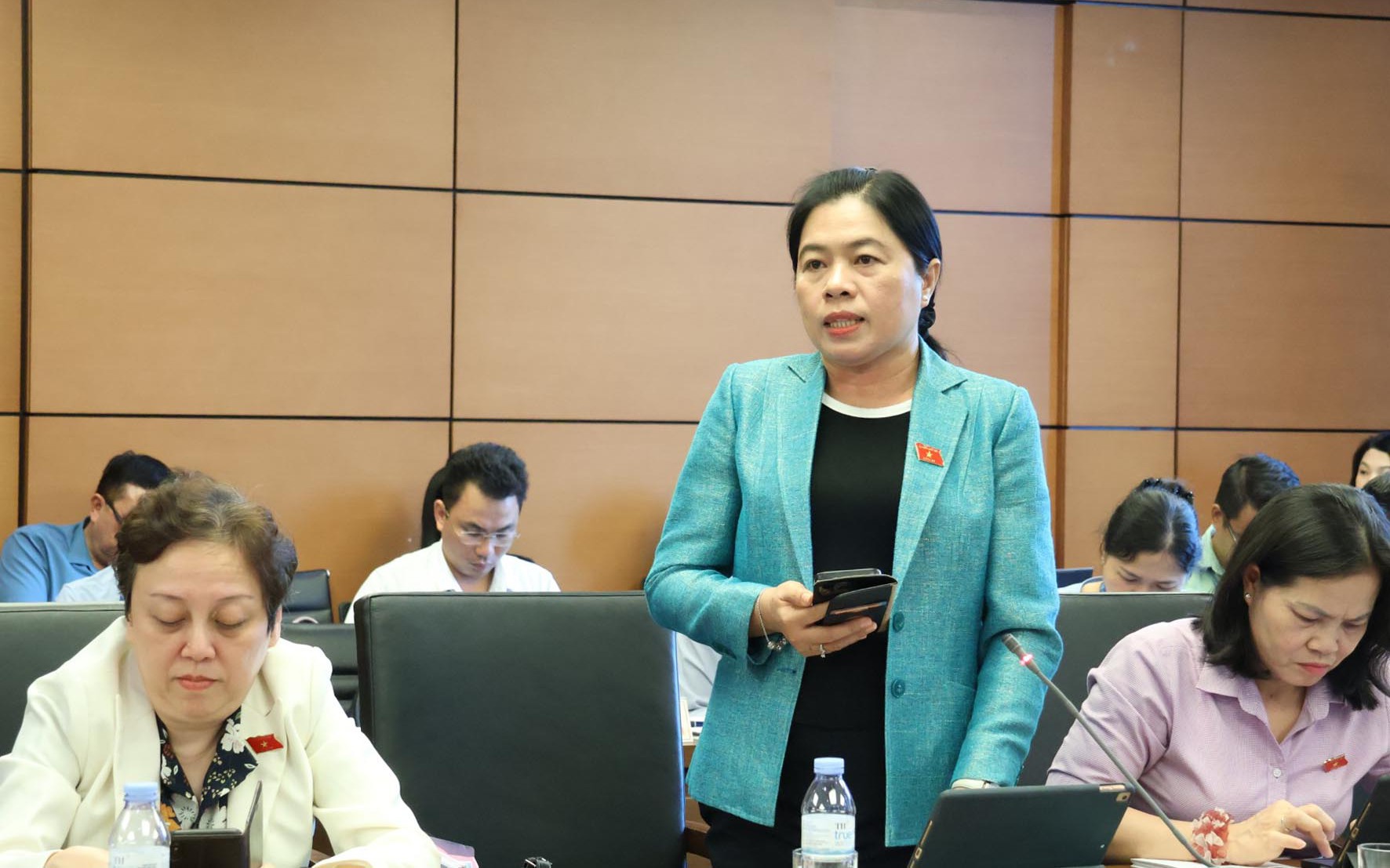 Đề nghị sớm ban hành khung lương mới cho viên chức