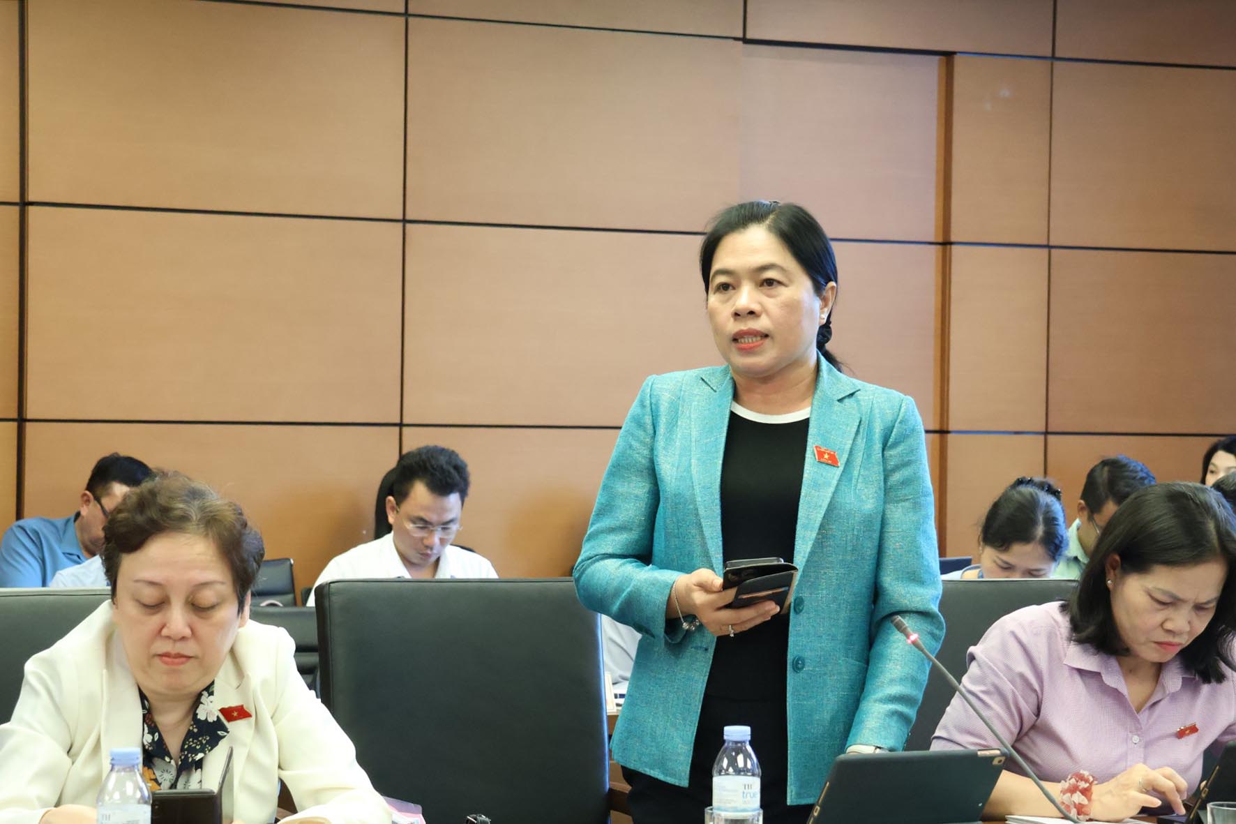 Đề nghị sớm ban h&agrave;nh khung lương mới cho vi&ecirc;n chức - Ảnh 1.