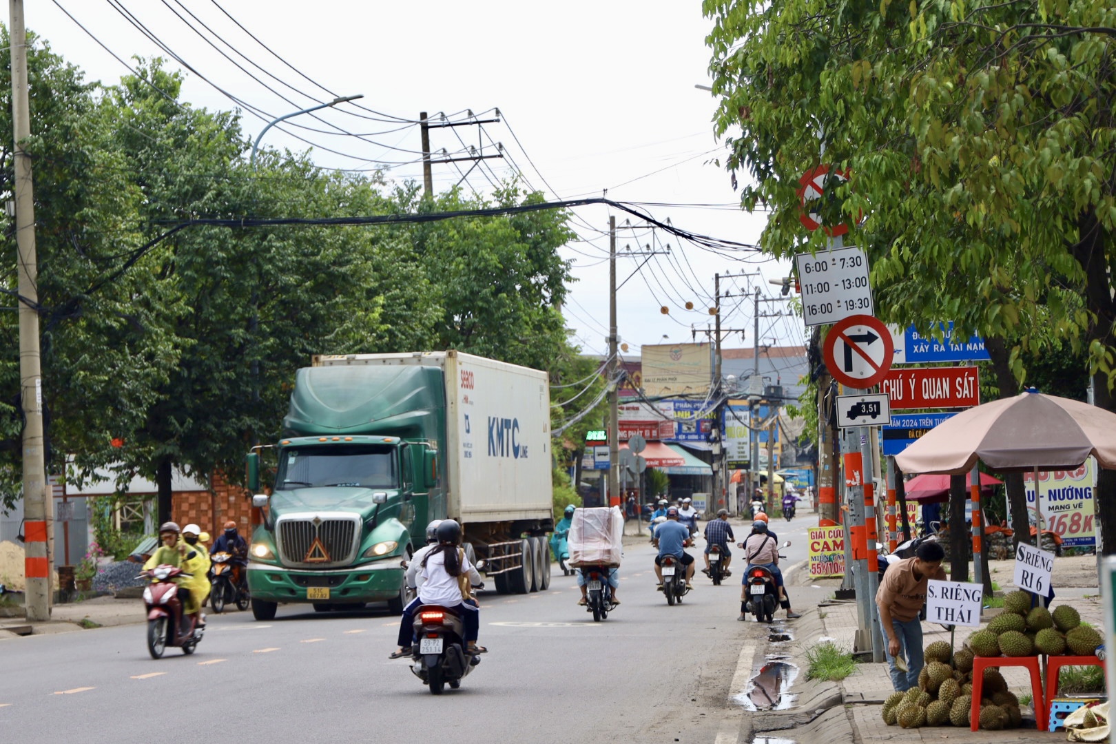 TP HCM, mở rộng đường, điểm đen tai nạn, đường Nguyễn Duy Trinh - Ảnh 1.