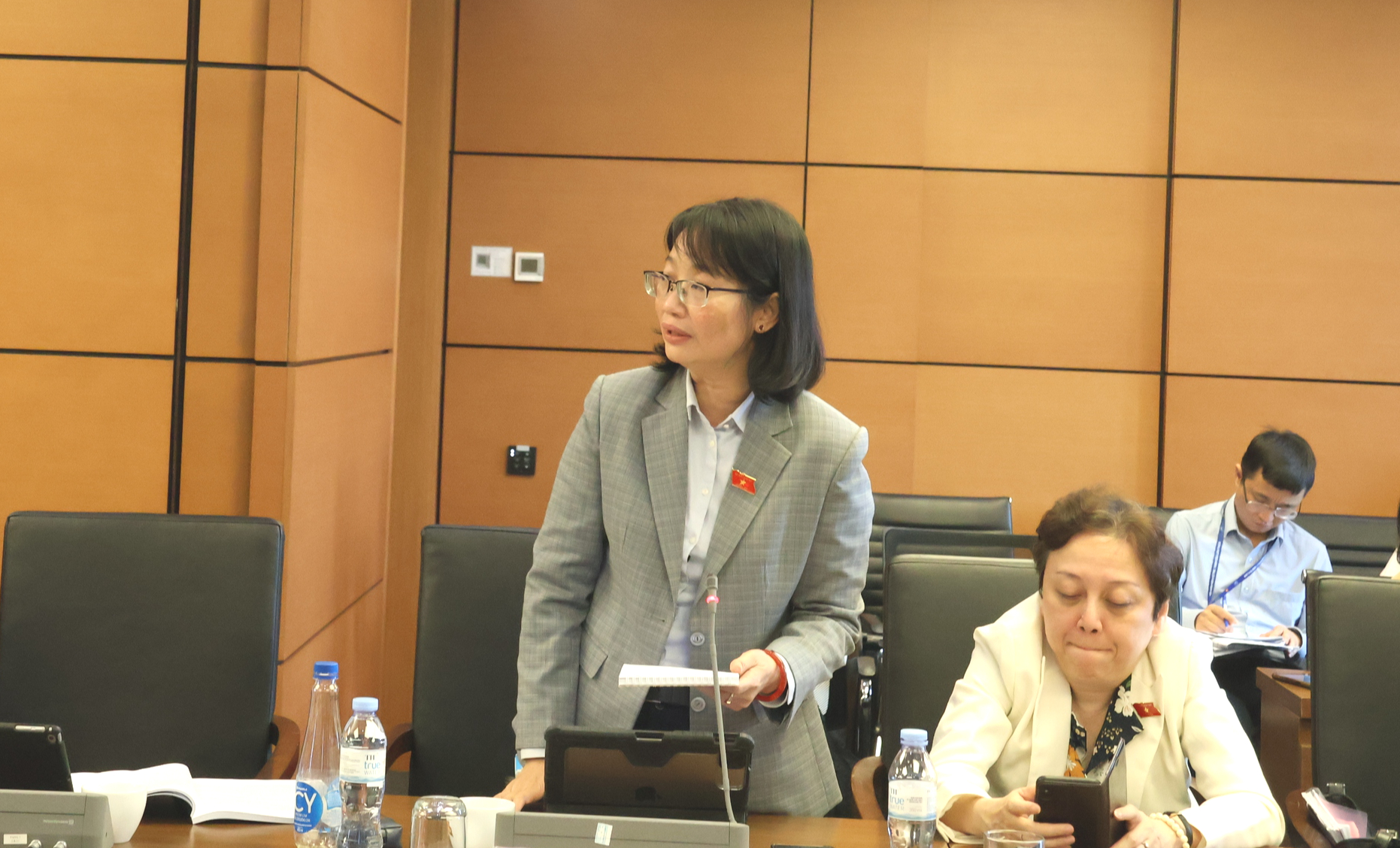 ĐB Nguyễn Trần Phượng Tr&acirc;n: Đề nghị c&ocirc;ng nhận vi&ecirc;n chức trong cơ quan b&aacute;o ch&iacute; - Ảnh 2.